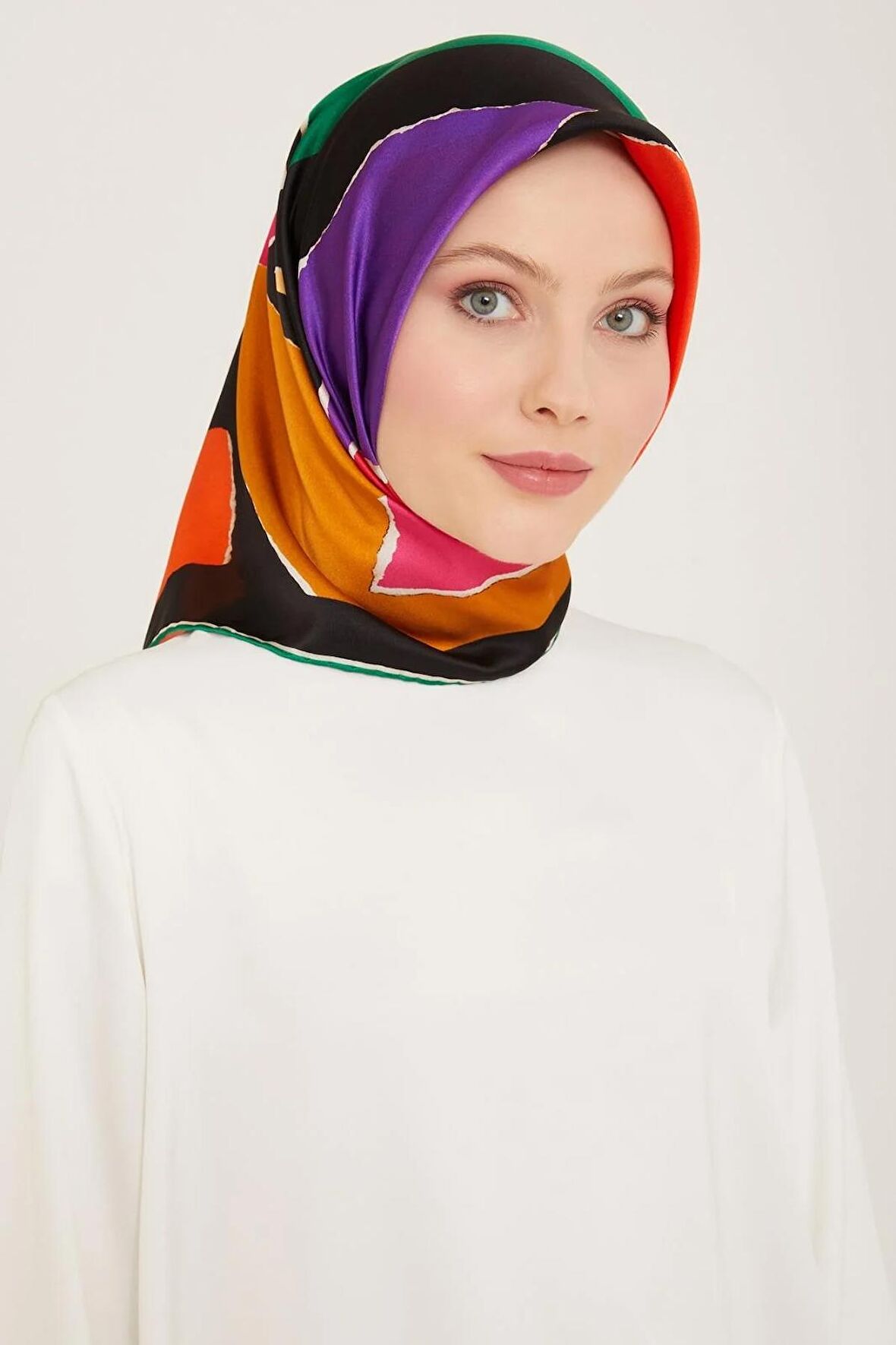 Armine Siyah Geometrik Desen Tivil İpek Eşarp 9125-06