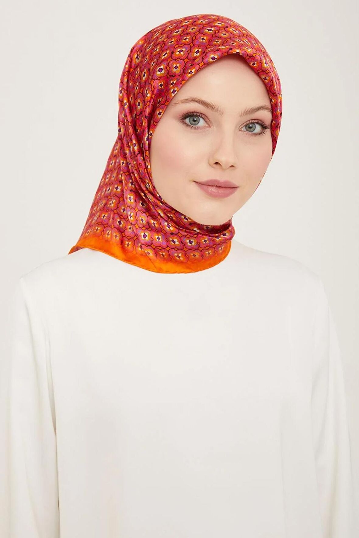 Armine Turuncu Mini Çiçek  Desen Sura İpek Eşarp 9134-50