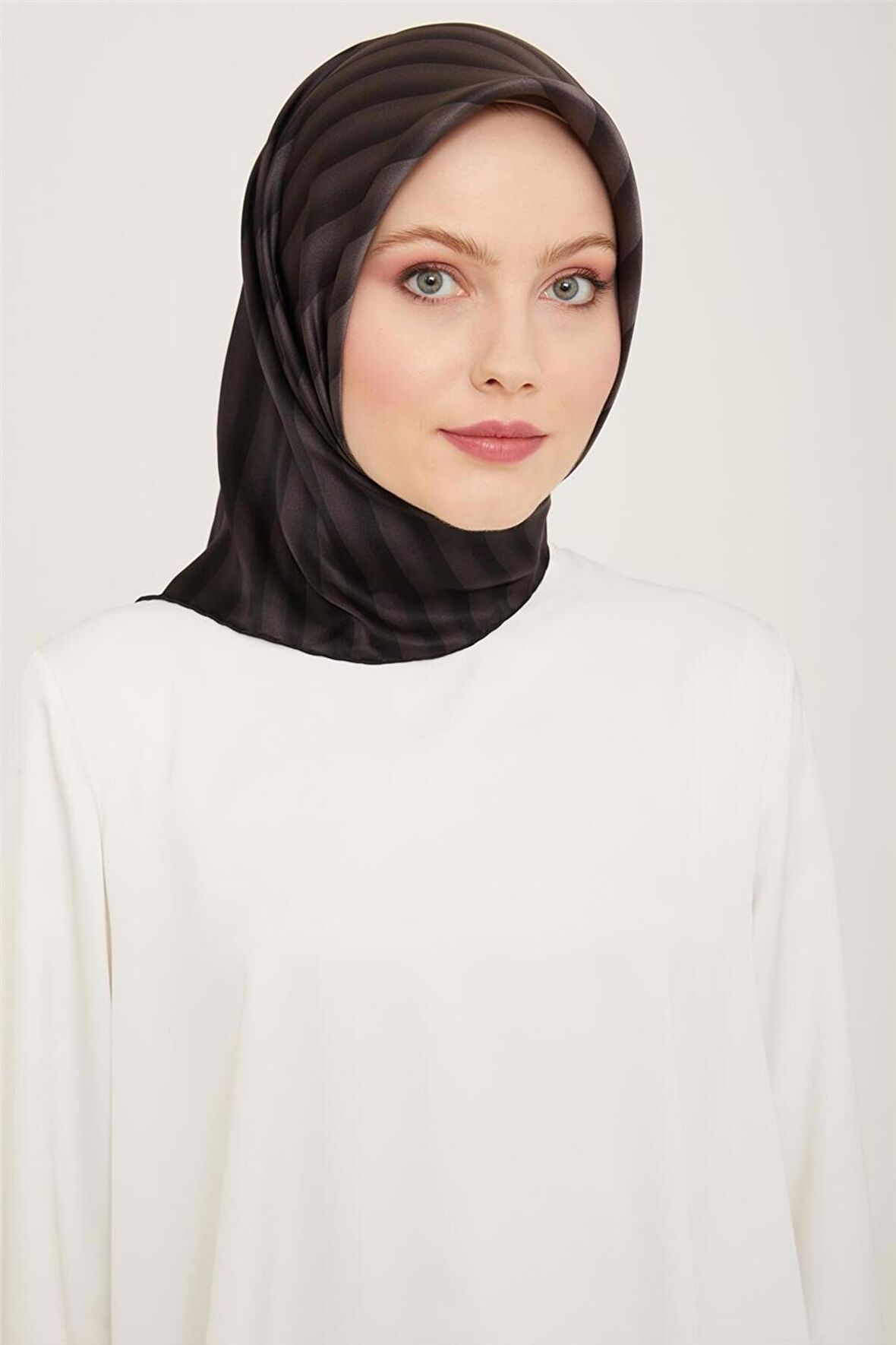 Armine 90*90 Sura İpek Eşarp 24ya9150 - 85