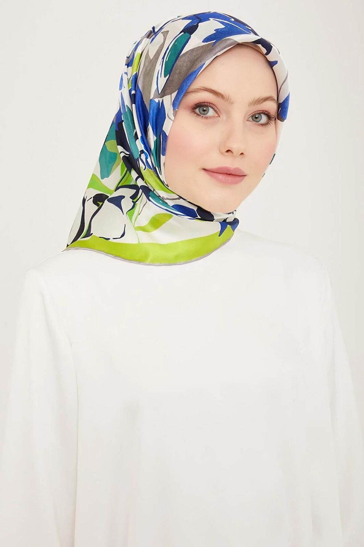 Armine Neon Yeşil-Lacivert Çiçek Desen Tivil İpek Eşarp 9153-81