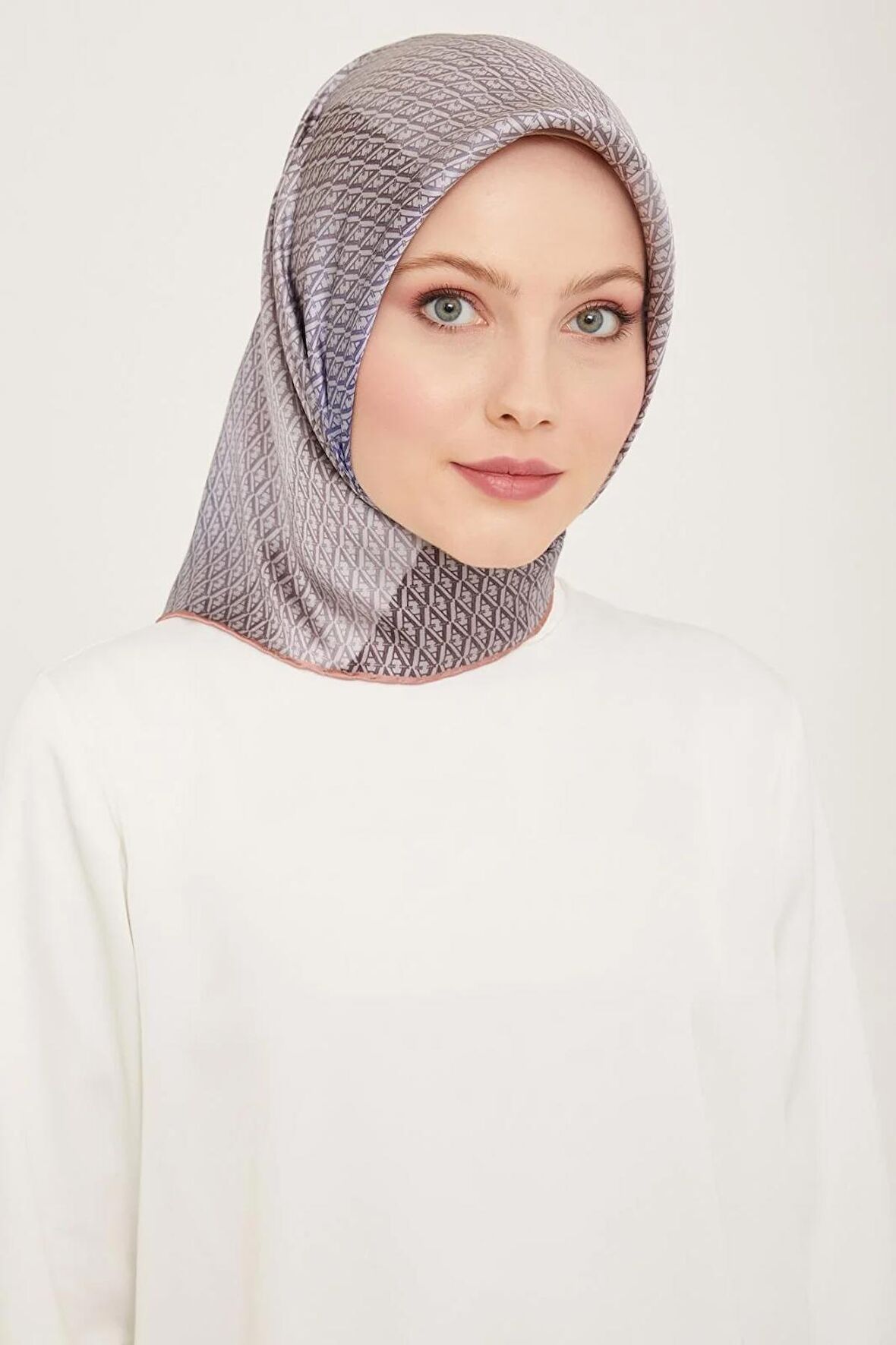 Armine Gri Geçişli Monogram Desen Tivil İpek Eşarp 9104-85