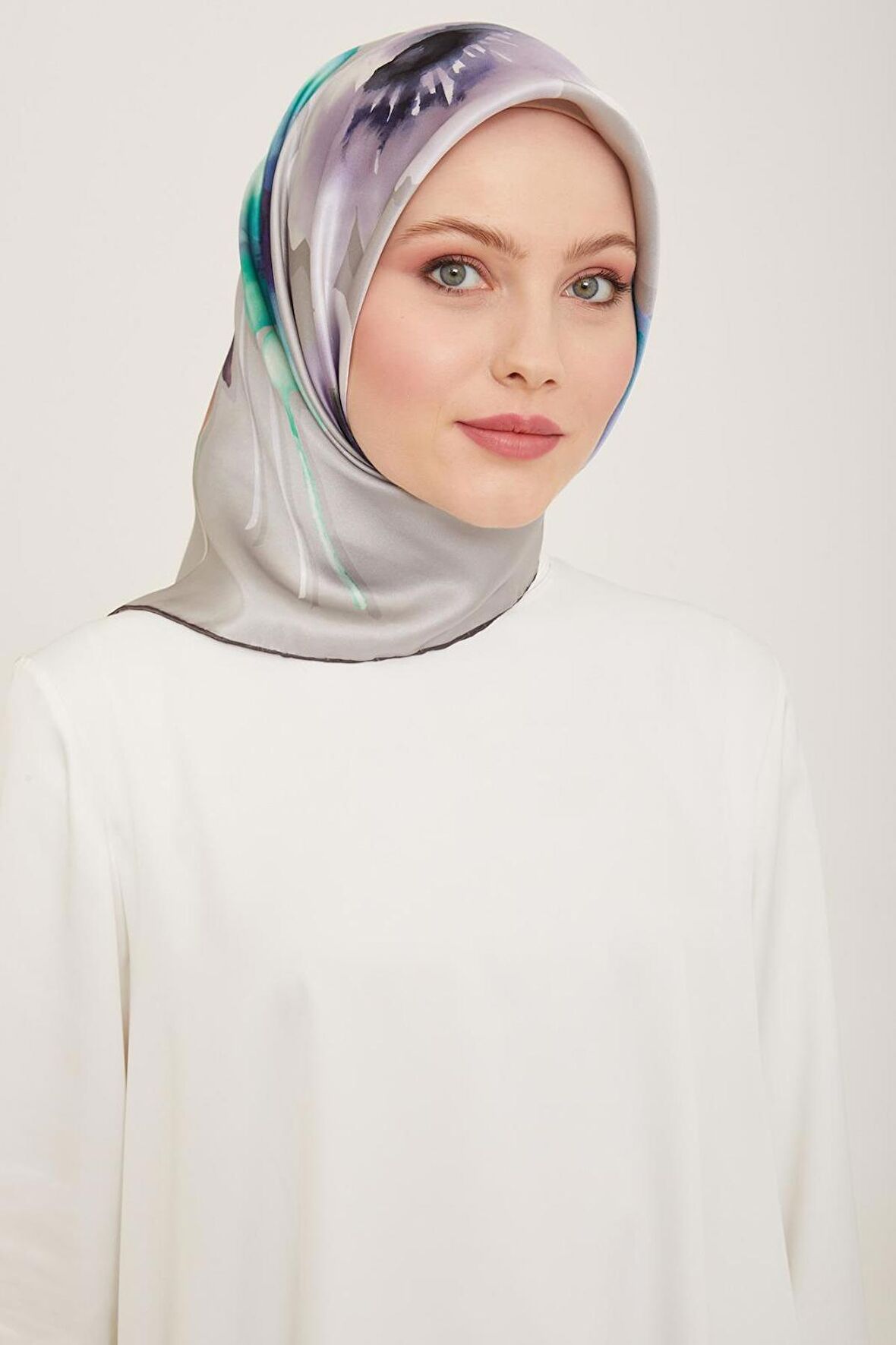 Armine Gümüş Çiçek Desen Tivil İpek Eşarp 9105-32