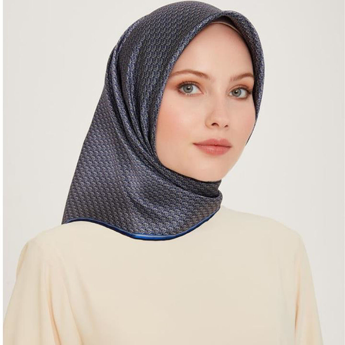 Armine E24KA9250D0280 Dj Saf İpek Eşarp 9250D (T)