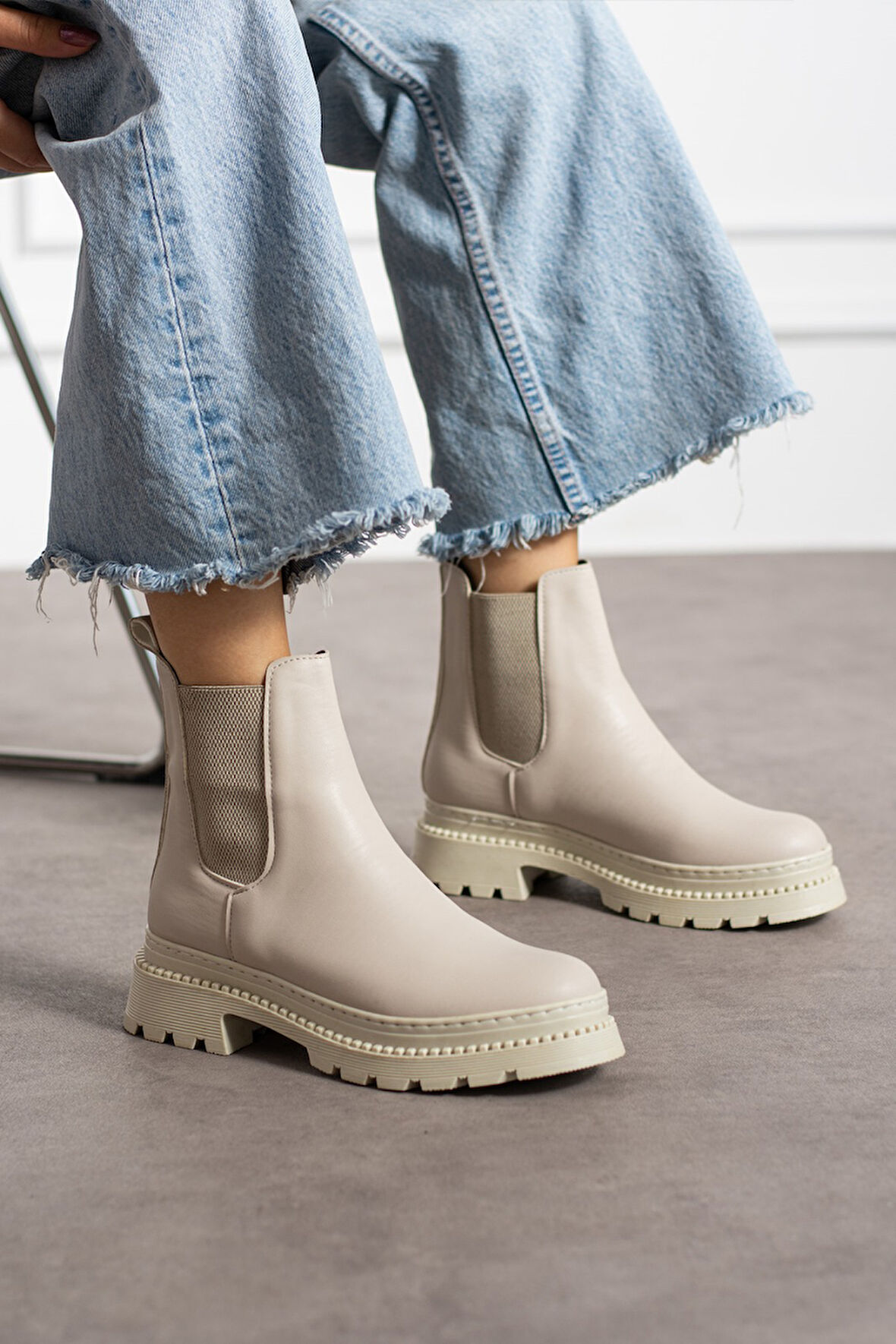 Kadın Yanı Lastikli Bot K66