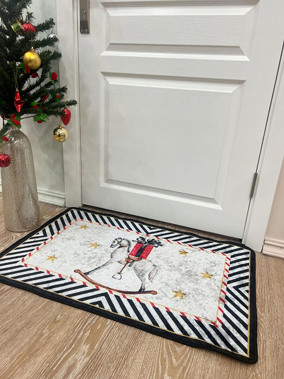 Present Yılbaşı Lateks Taban Kapı Önü Paspası (ebat 60x90) Gri-siyah