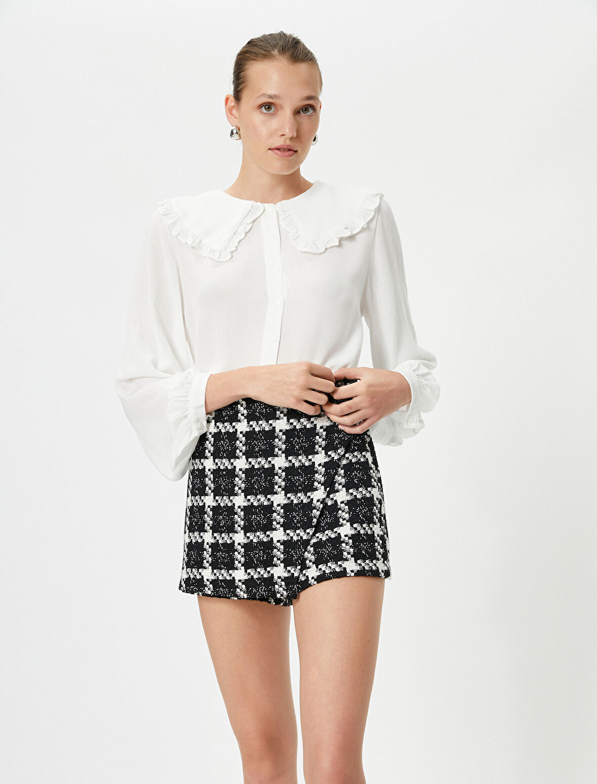 Uzun Kollu Gömlek Bebe Yaka Fırfırlı Düğmeli