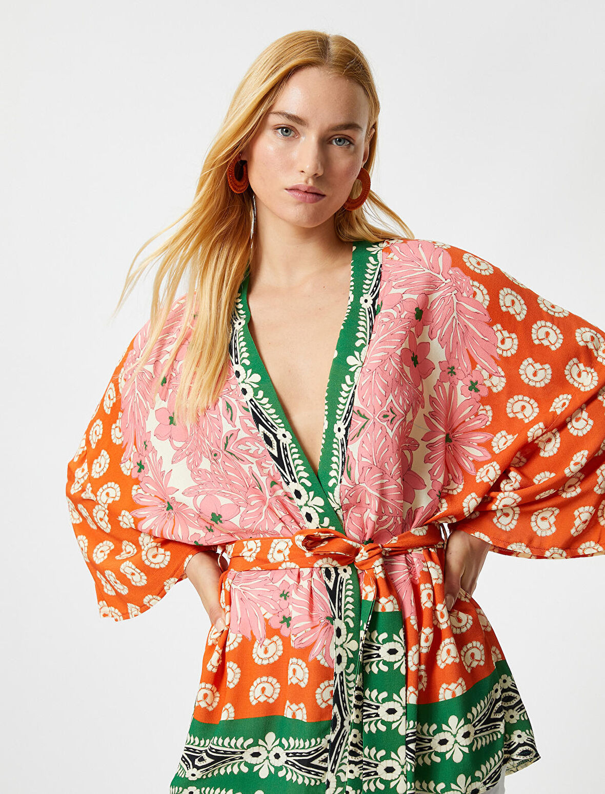 Melis Ağazat X Koton - Etnik Desenli Kuşaklı Kimono