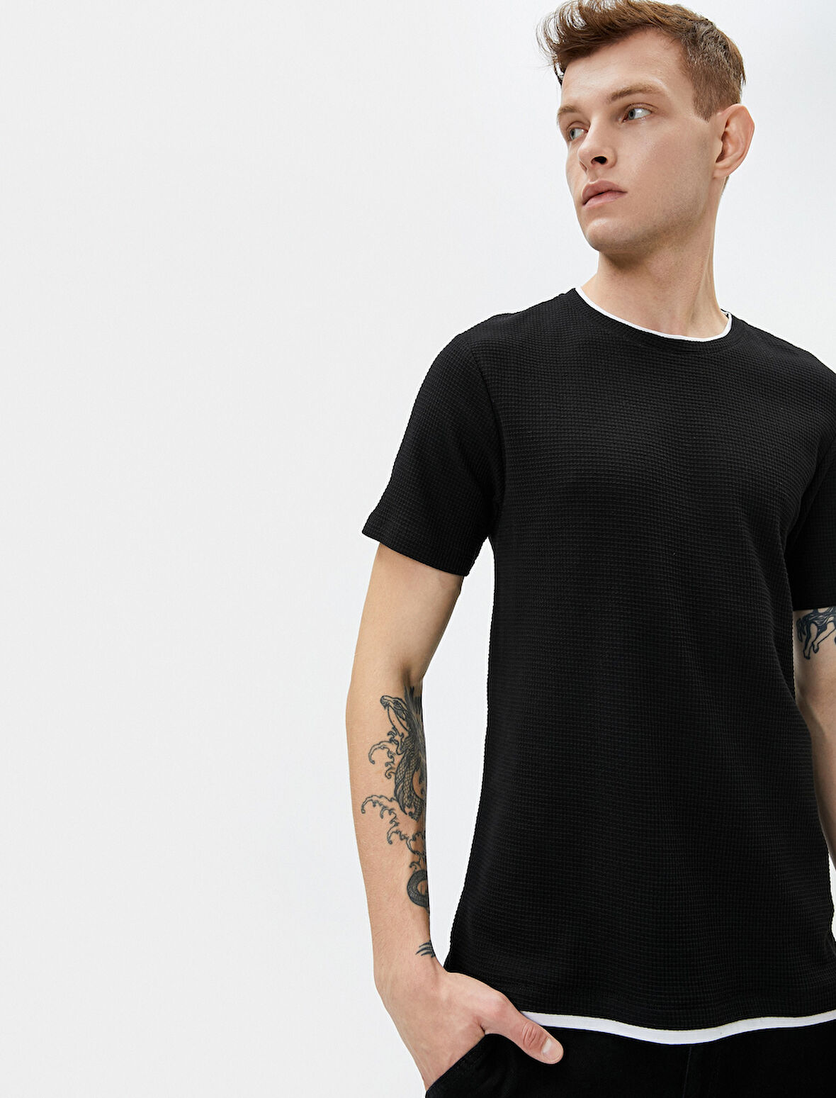 Basic Tişört Kumaş Detaylı Bisiklet Yaka Slim Fit Dokulu