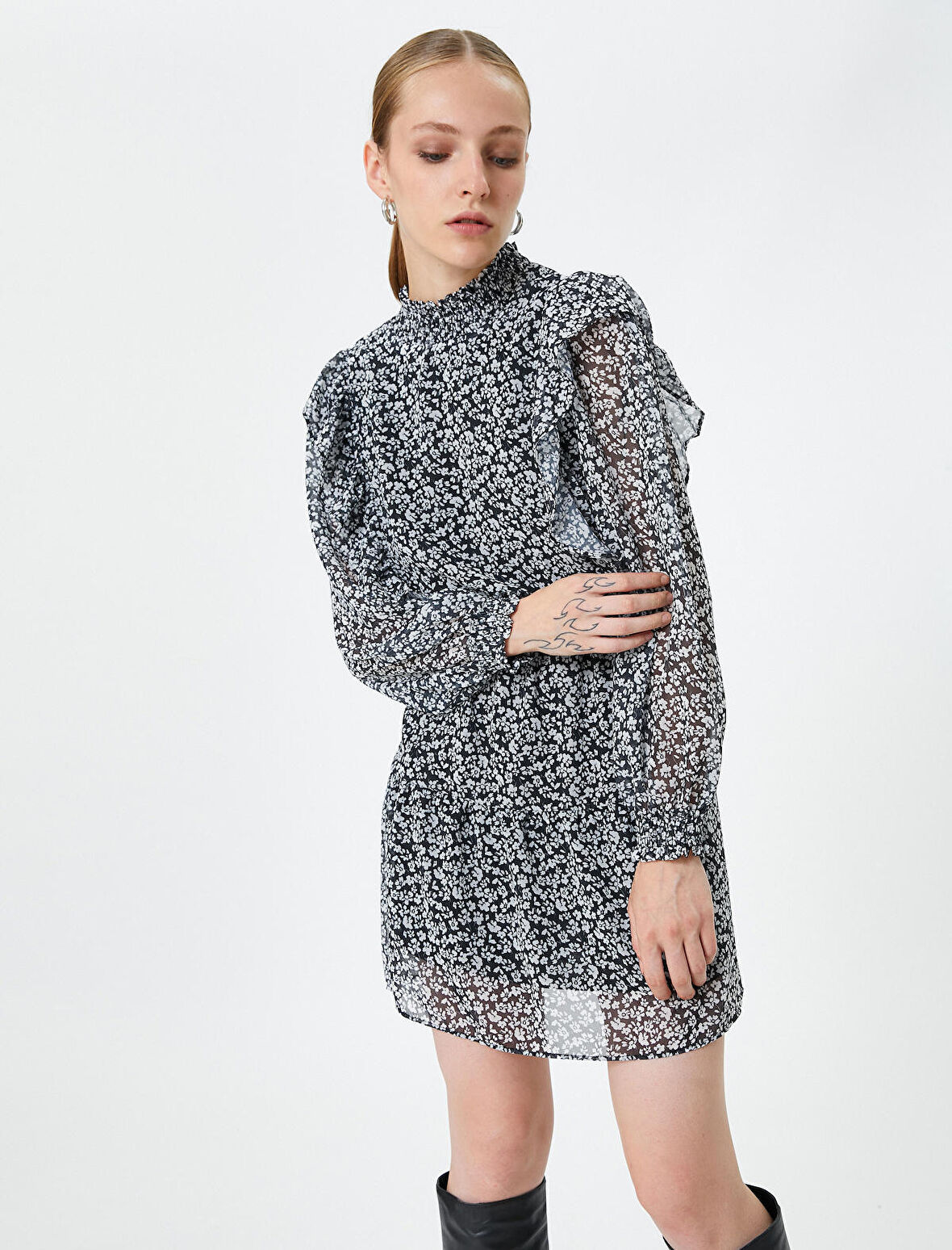 Çiçekli Şifon Elbise Dik Yaka Fırfırlı Balon Kollu