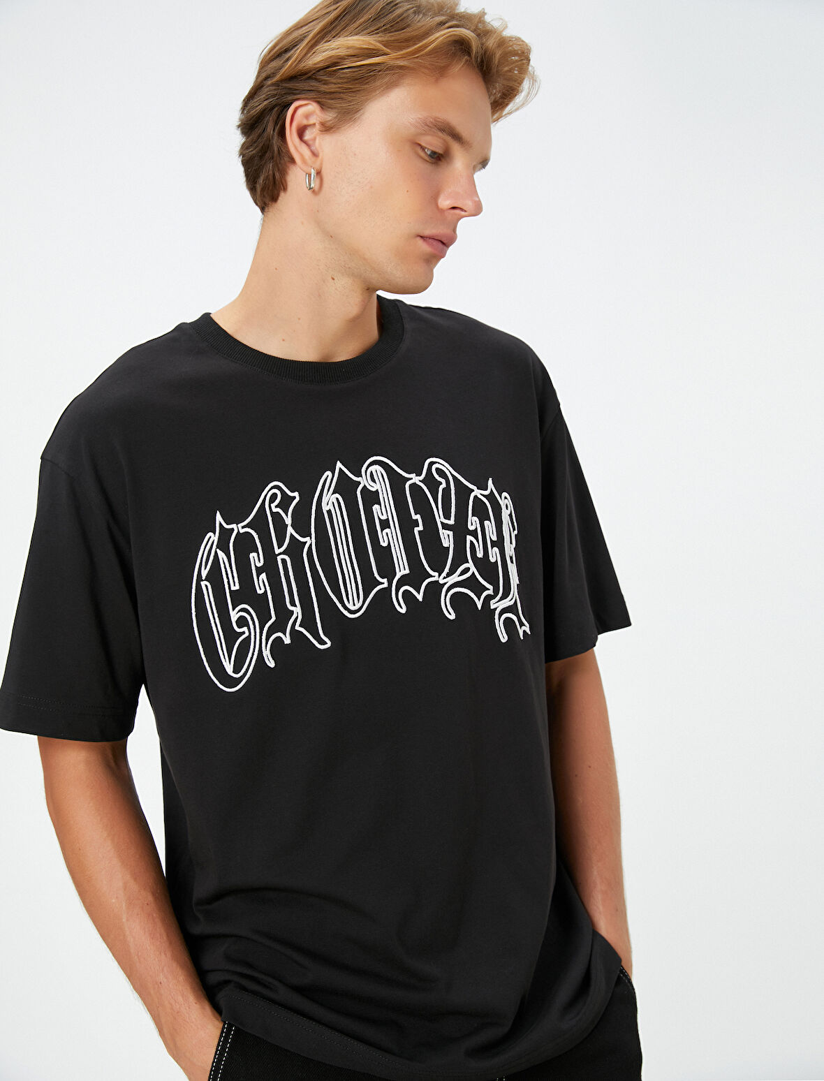 Grafiti İşlemeli Tişört Rahat Kesim Sloganlı Bisiklet Yaka Kısa Kollu