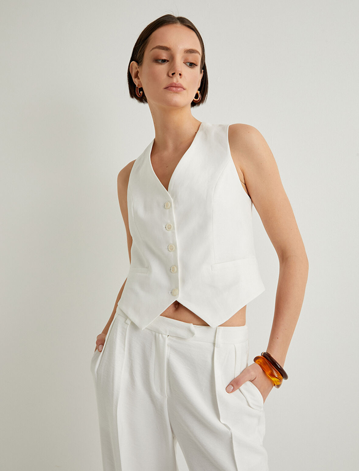 Yelek V Yaka Düğmeli Mini Cep Detaylı