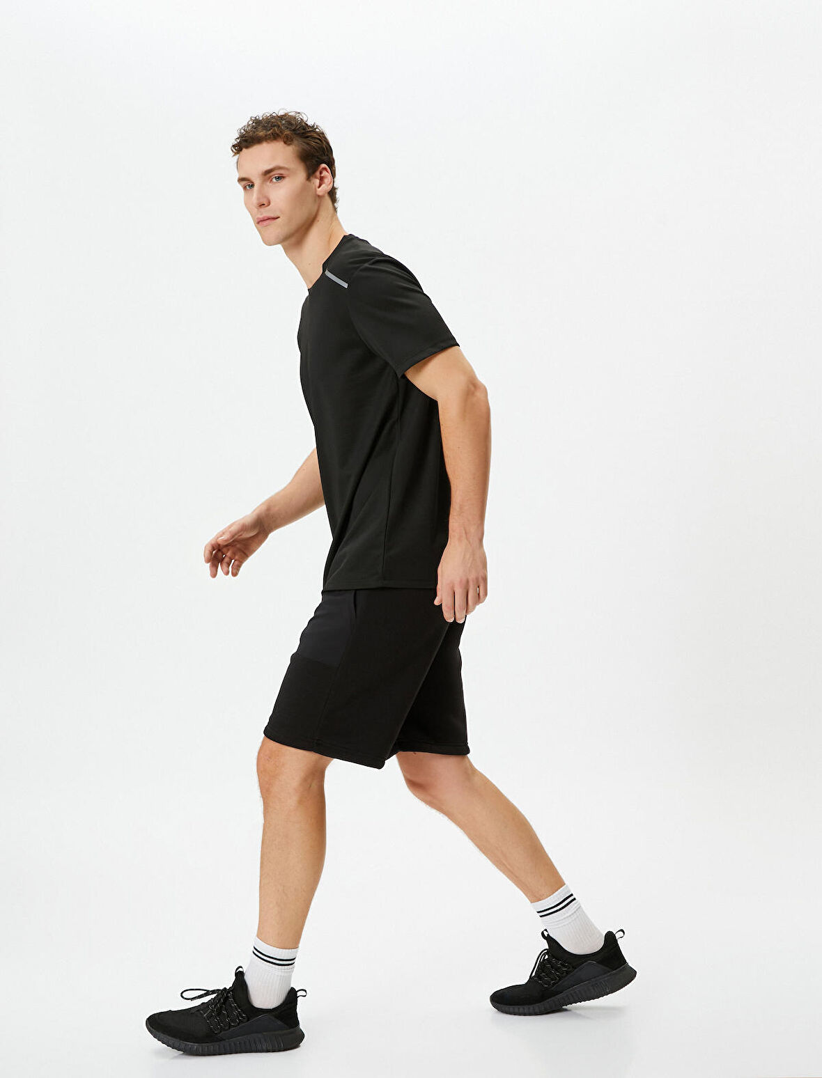 Spor Şort Cepli Beli Bağcıklı Kumaş Detaylı