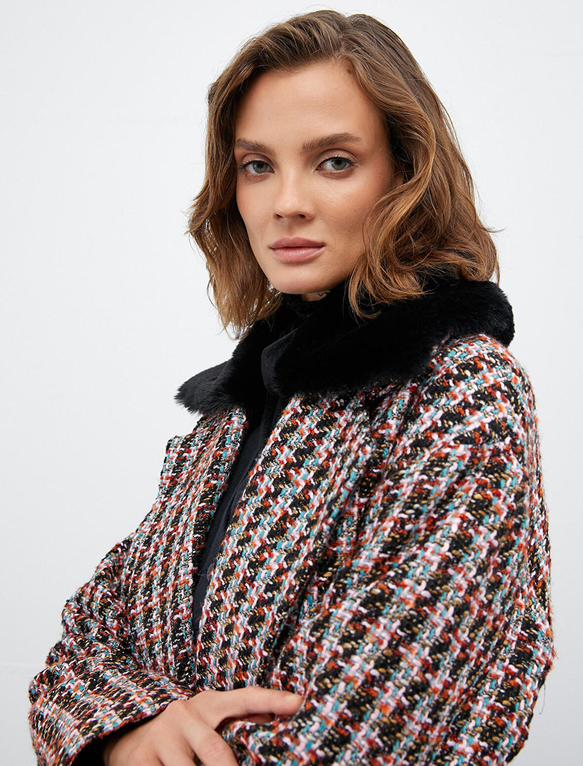 Melis Ağazat X Koton - Suni Kürklü Tüvit Kaban