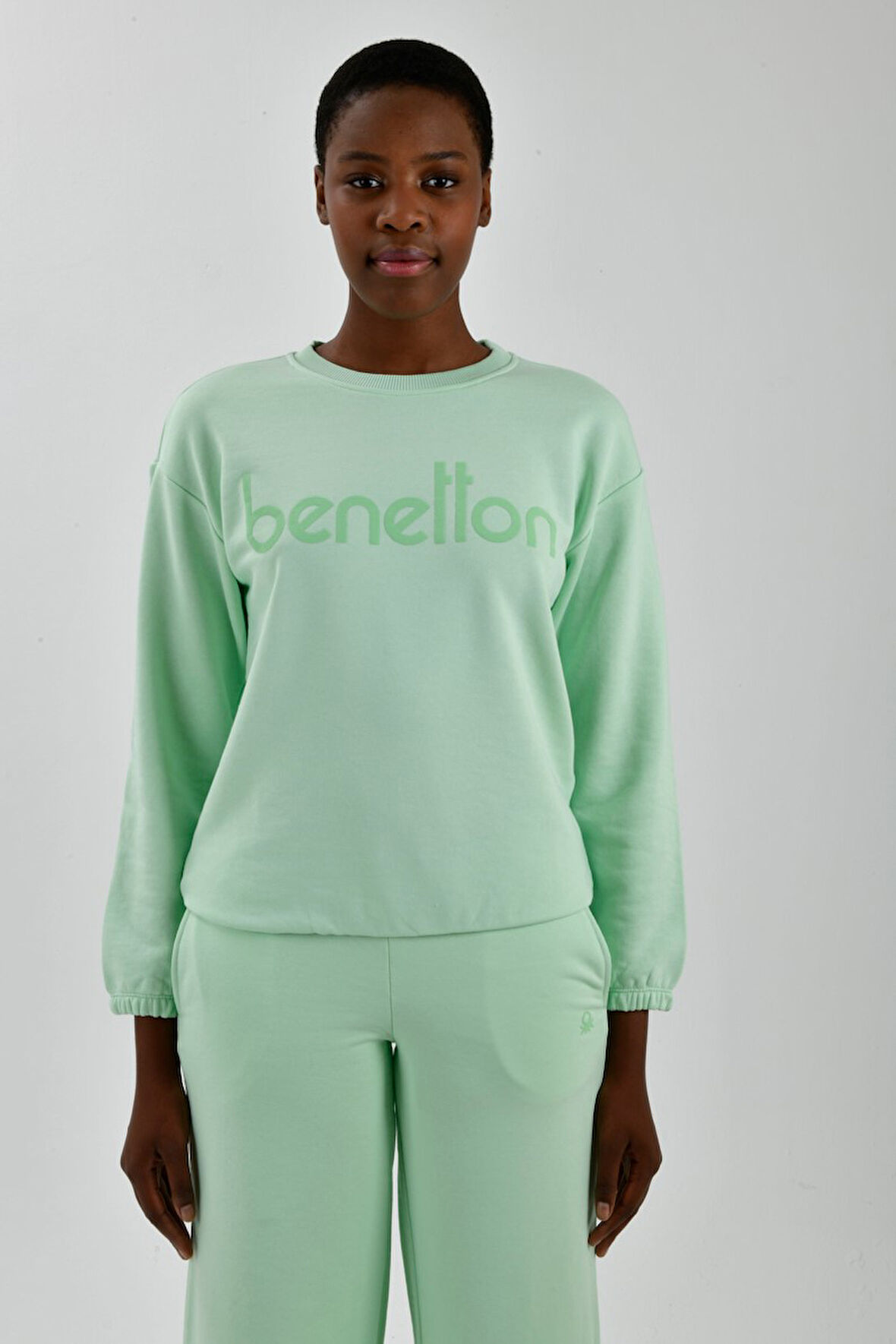 Kadın Önü Logo Baskılı Bisiklet Yaka Sweatshirt