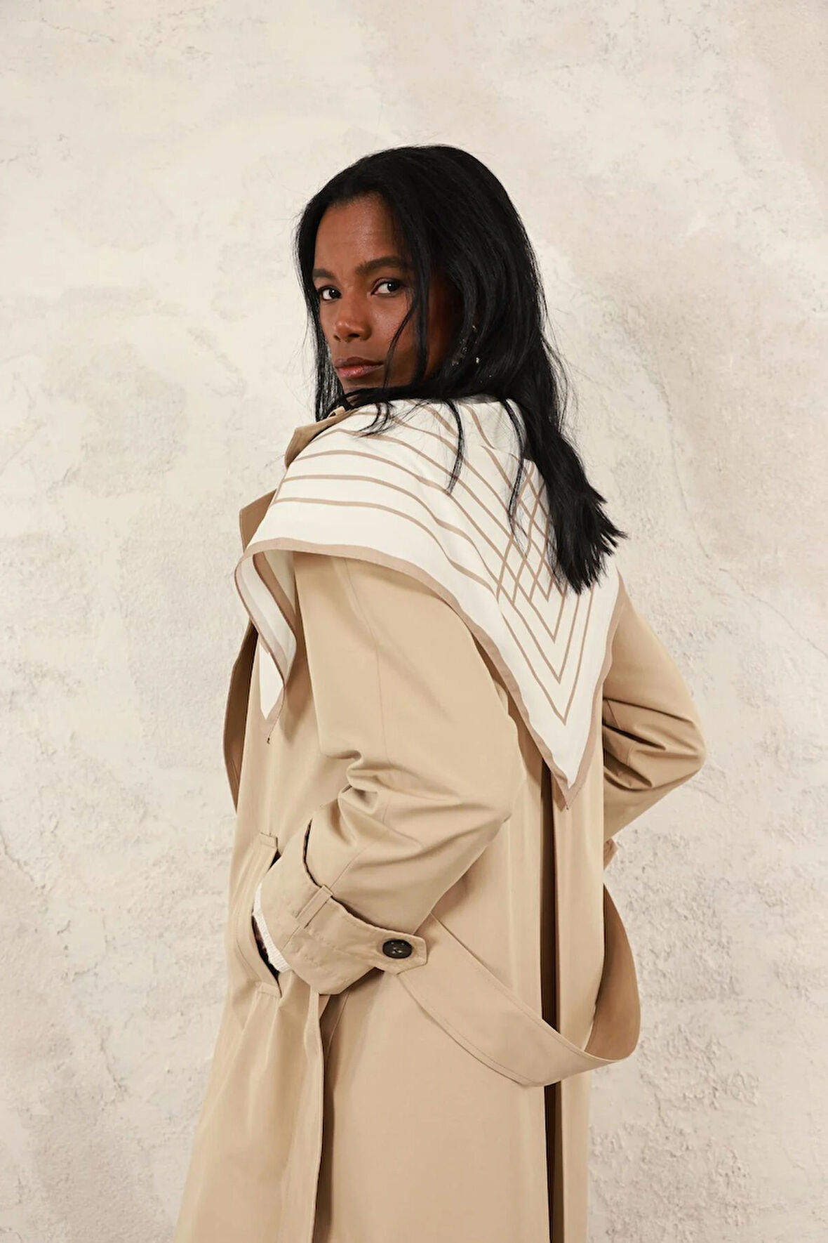 Bej Fularlı Trençkot 