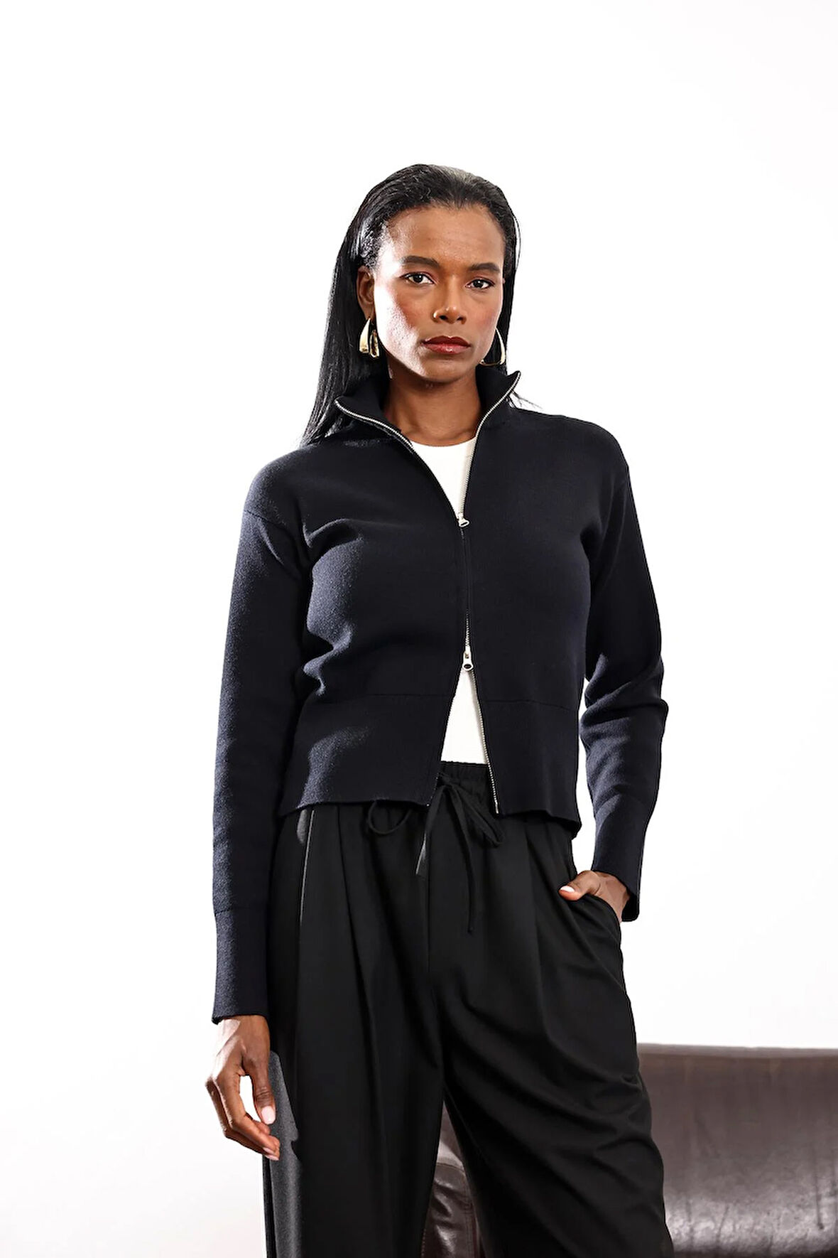 Siyah Dik Yaka Fermuarlı Hırka 0657