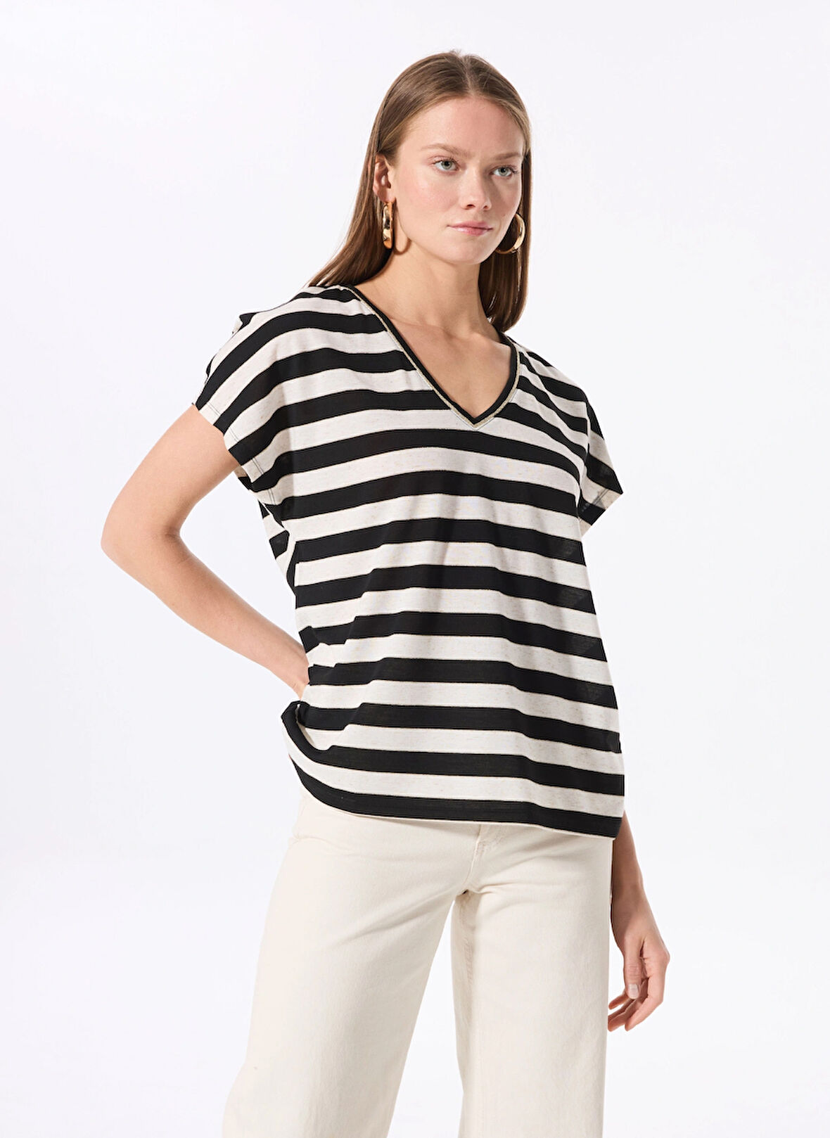 Fabrika Comfort V Yaka Çizgili Siyah - Ekru Kadın T-Shirt FC5SL-TST0214