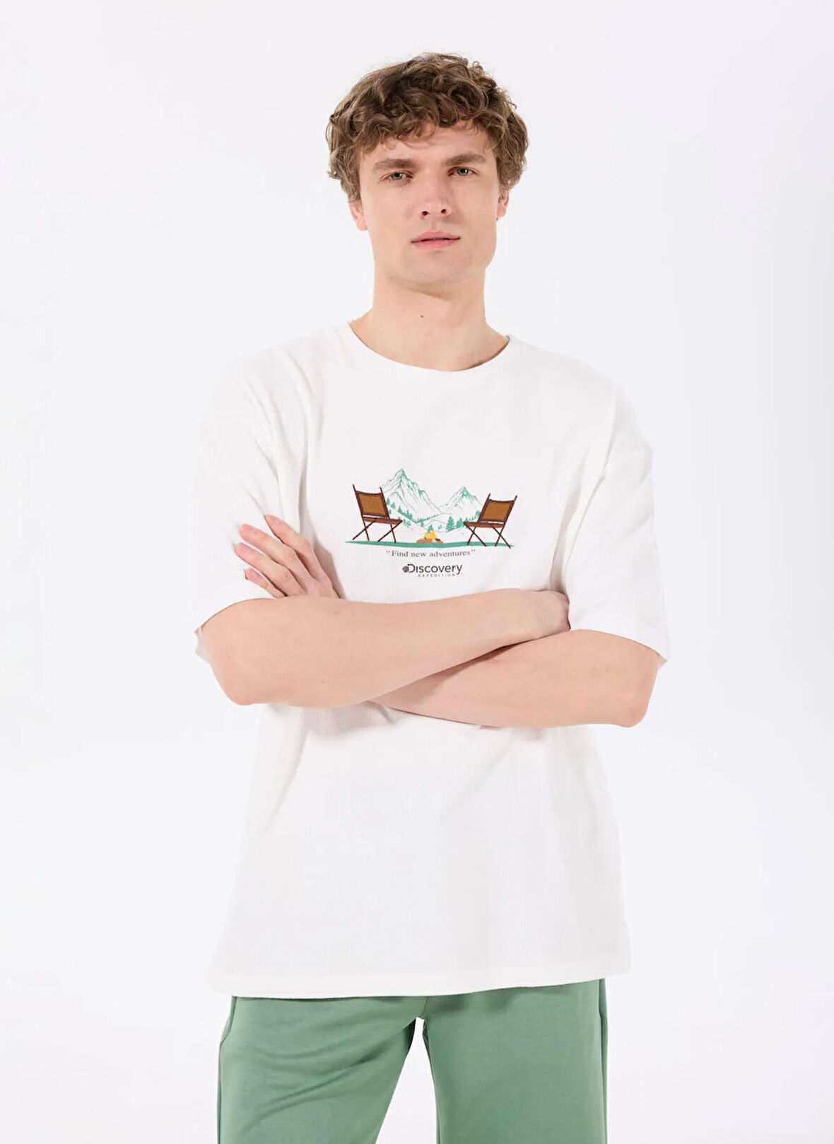 Discovery Expedition D5SM-TST3742 Ekru Bisiklet Yaka Relaxed Nakışlı Erkek T-Shirt