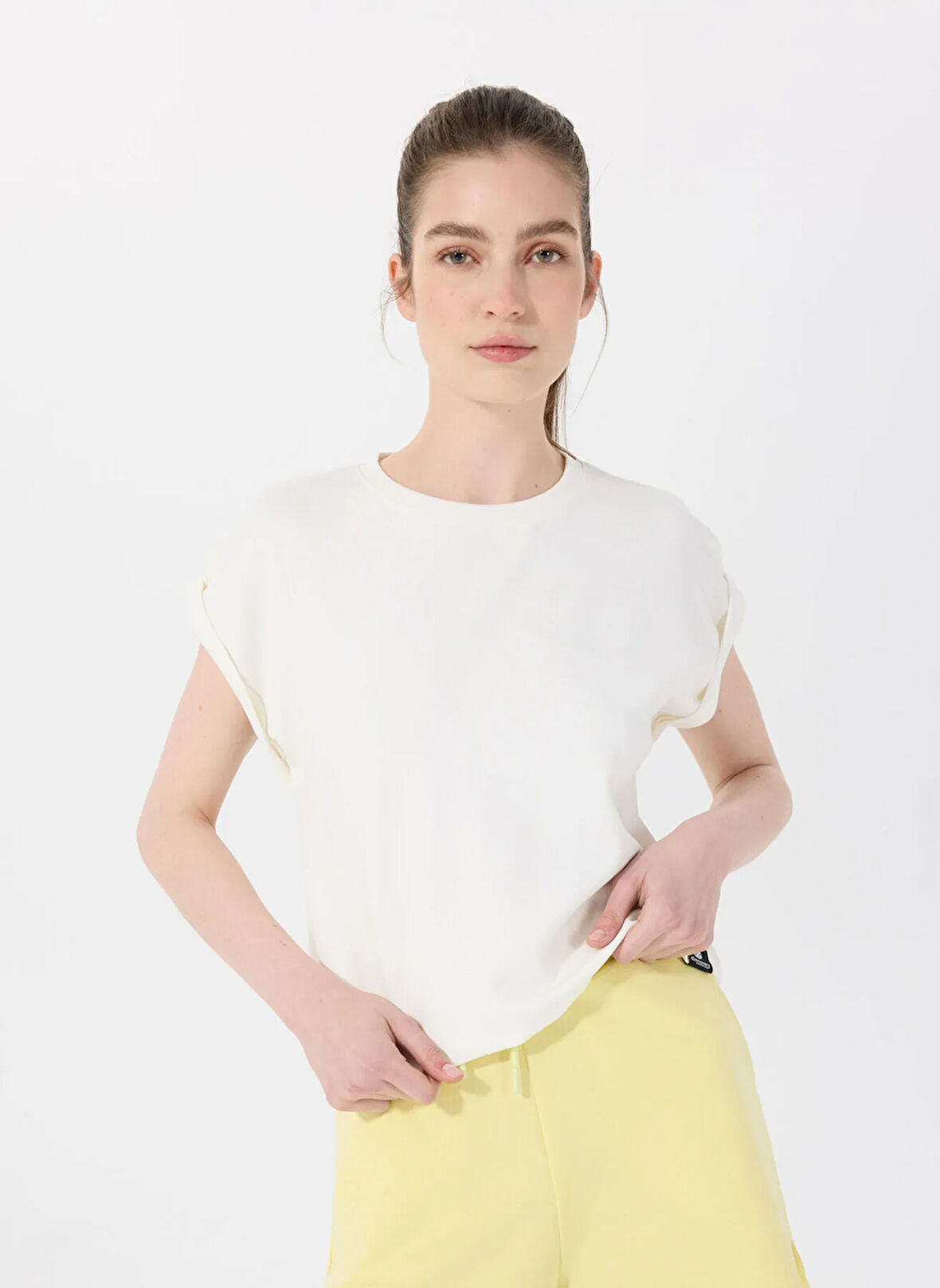 D5SL-TST3599 Beyaz Bisiklet Yaka Rahat Kalıp Düz Kadın T-Shirt