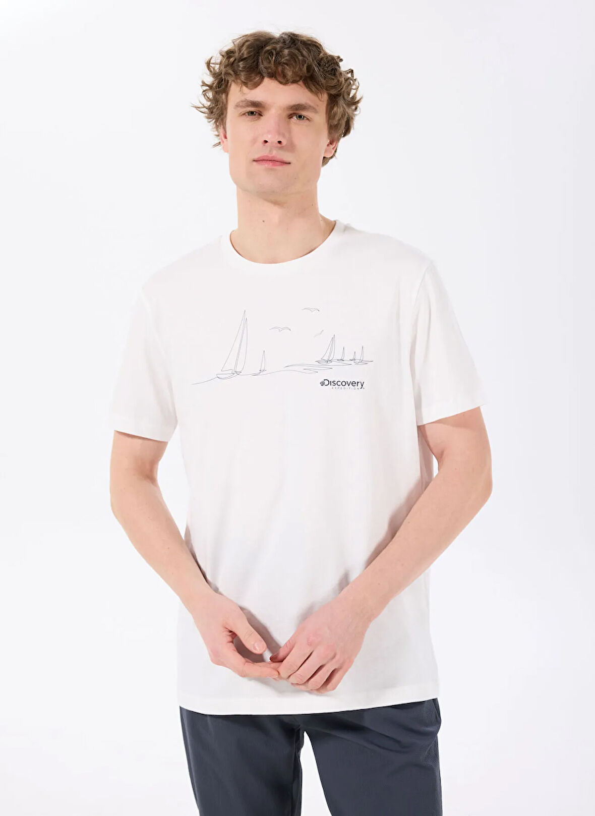 Discovery Expedition D5SM-TST3802 Beyaz Bisiklet Yaka Relaxed Baskılı Erkek T-Shirt