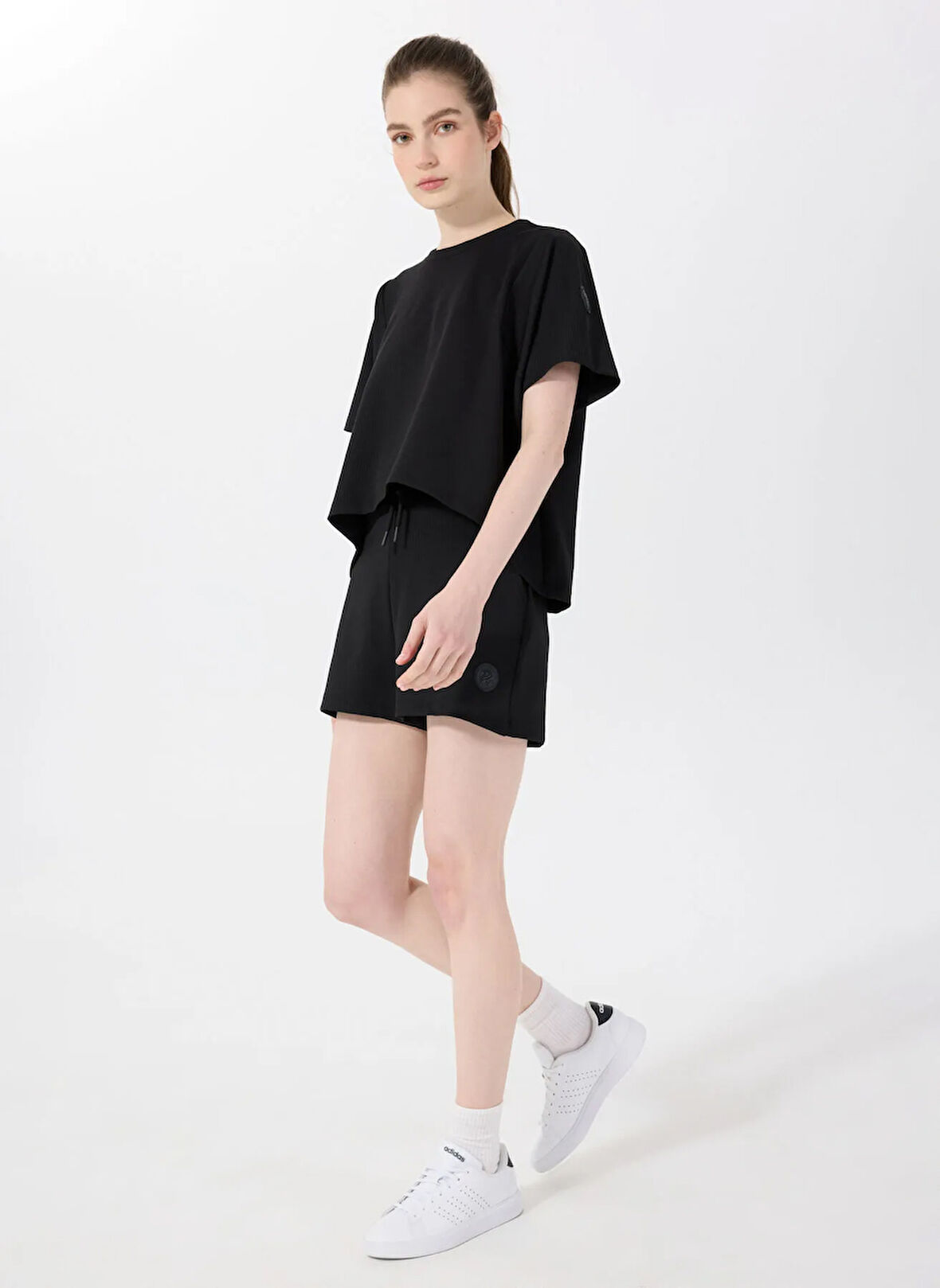 Discovery Expedition D5SL-SHT3575 Siyah Lastikli Bel Relaxed Düz Kadın Şort