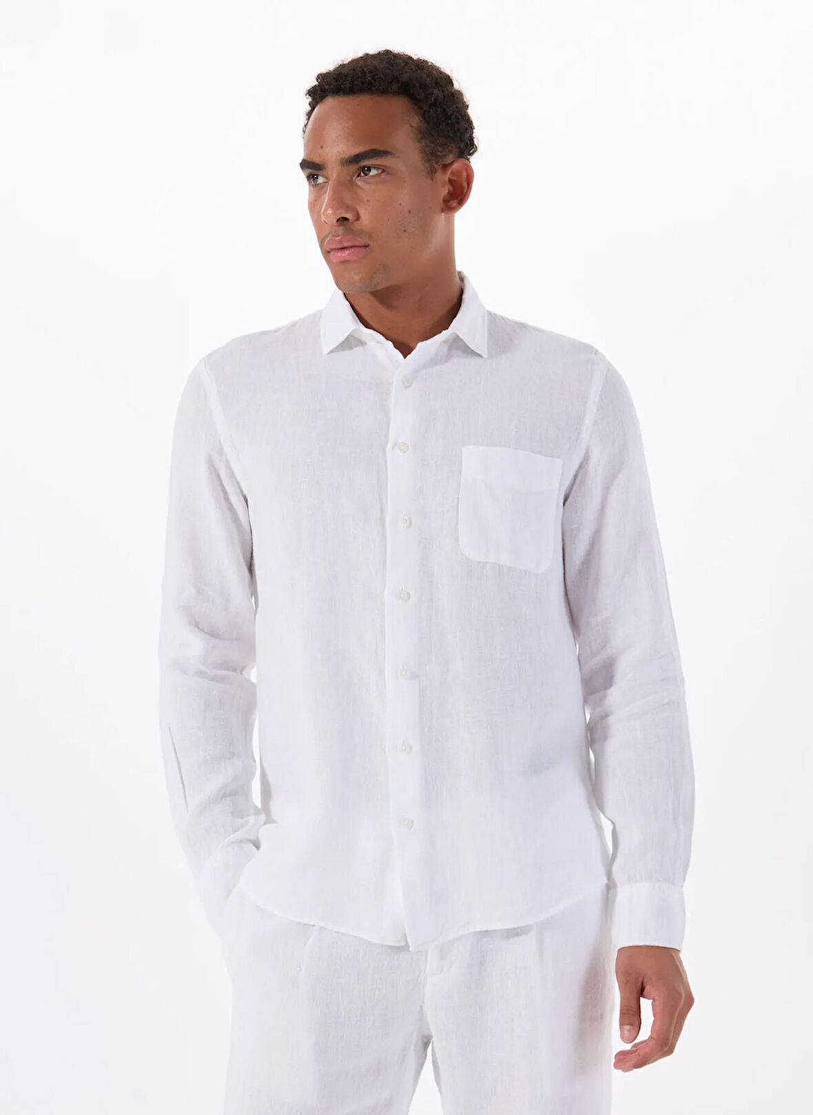 Mr. Mood Standart Düğmeli Yaka Beyaz Erkek Gömlek MR MADRID