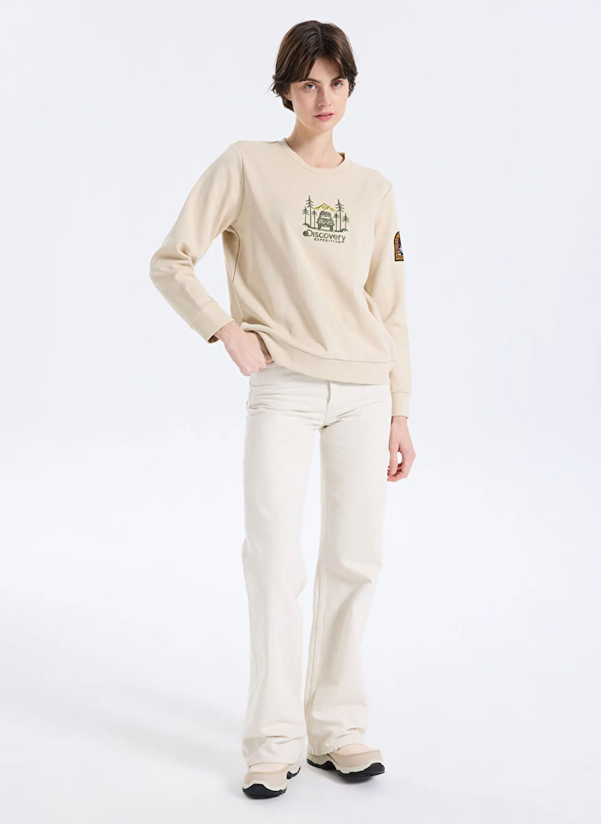 Discovery Expedition D5WL-SWT3612 Bej Bisiklet Yaka Relaxed Nakışlı Kadın Sweatshırt