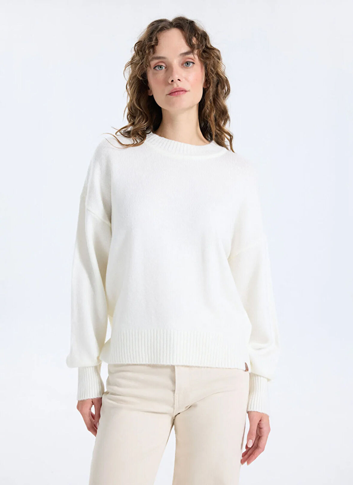 Jeep Bisiklet Yaka Loose Fit Düz Örgü Desenli Ekru Kazak Kadın J5WL-KZK7153