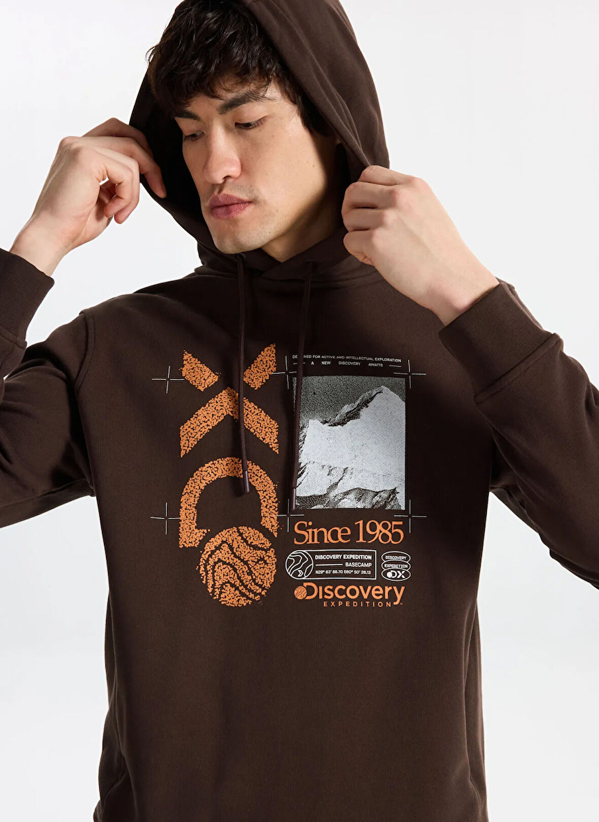 Discovery Expedition D5WM-SWT3857 Kahve Kapüşon Yaka Relaxed Baskılı Erkek Sweatshırt