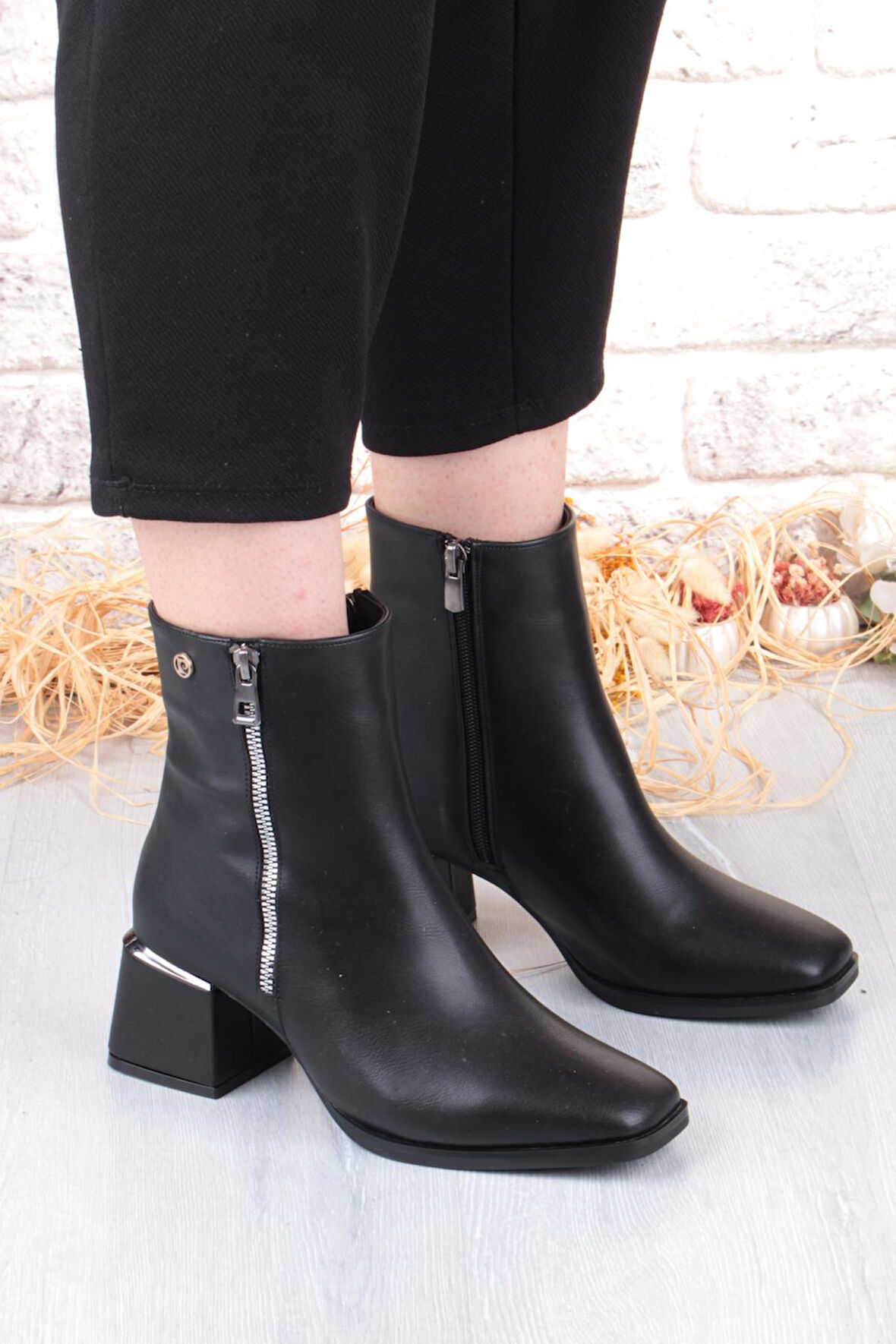 Pierre Cardin 54971 Siyah Cilt Fermuar Detaylı Kalın Topuklu Kadın Bot