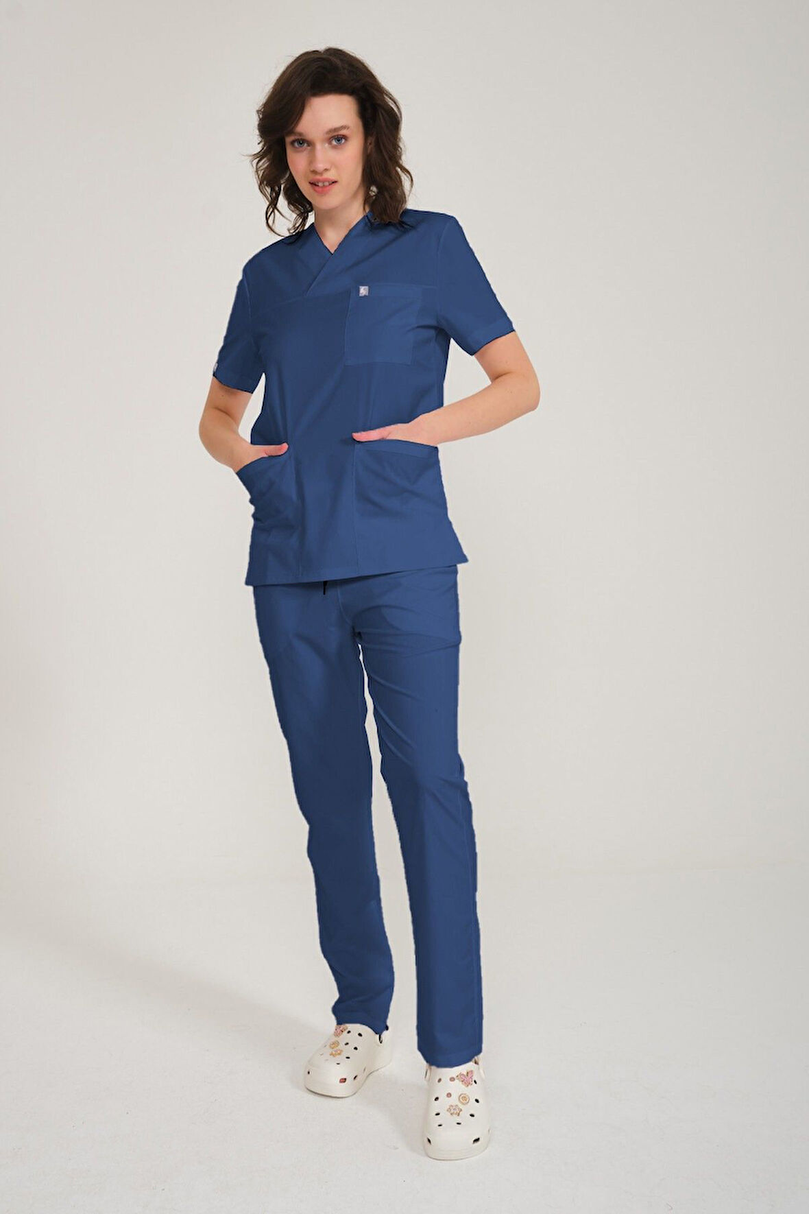 İndigo Likralı Zarf Yaka Scrubs Doktor Hemşire Forması Takım Unisex