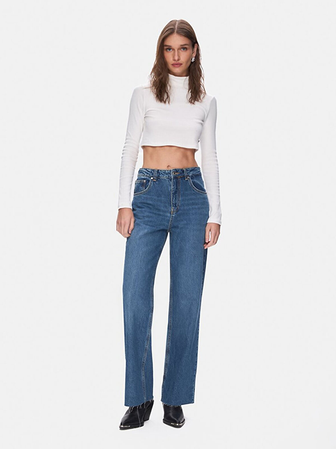 Ince Fitilli Dik Yaka Crop Beyaz Sweatshırt