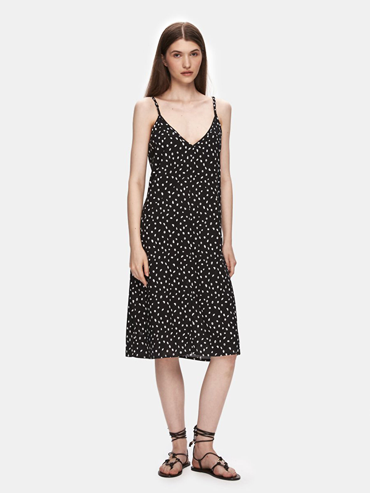 İnce Askılı V Yaka Puantiyeli Siyah Elbise