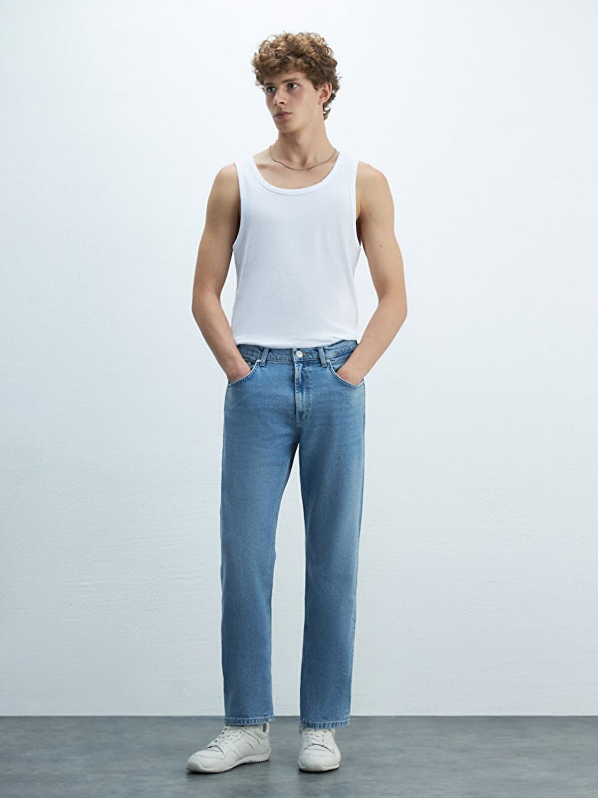 Lıoren Düz Paça Orta Bel Jean Pantolon