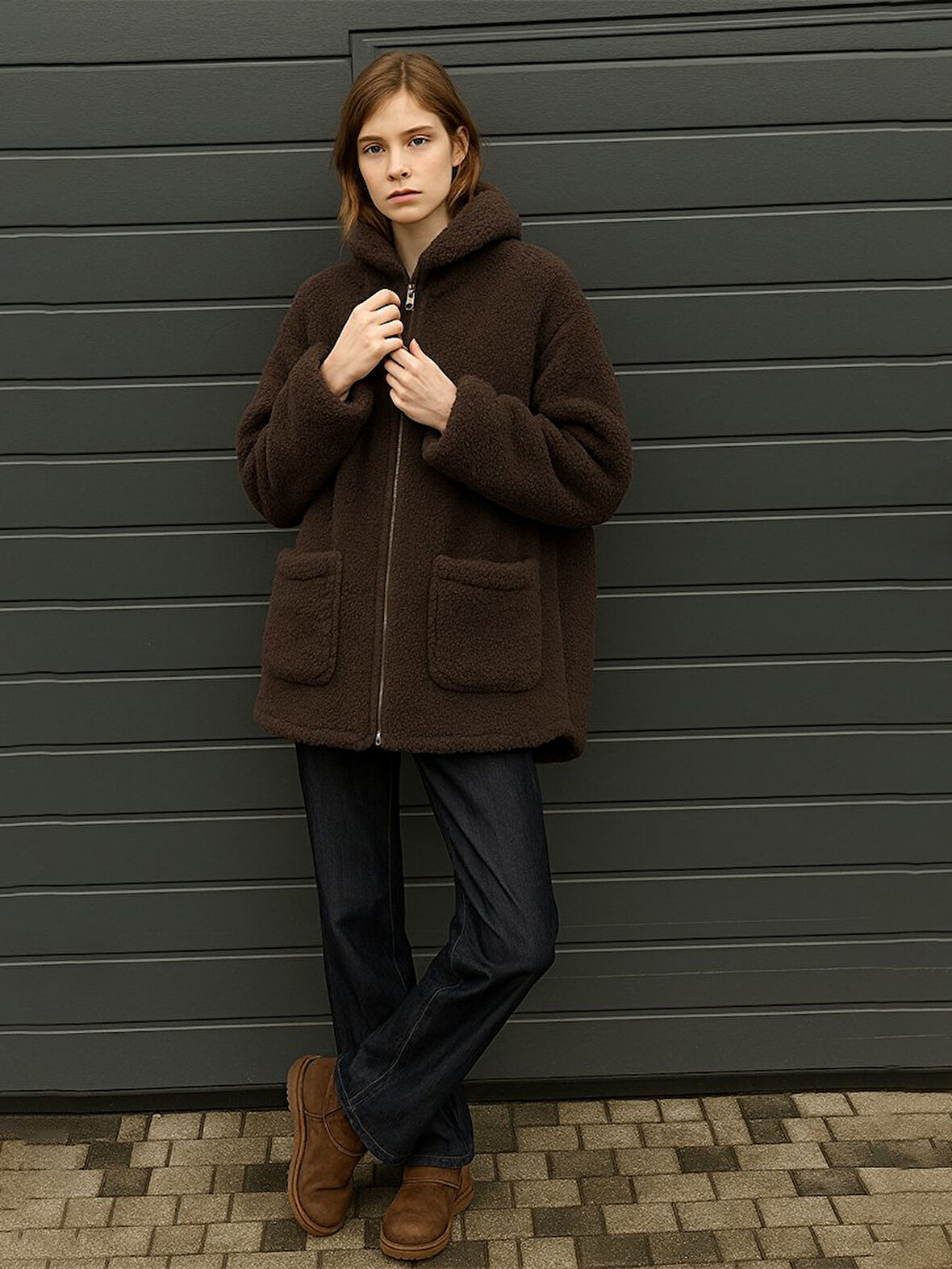 Uzun Kollu Kapüşonlu Fermuarlı Polar Kahve Rengi Mont