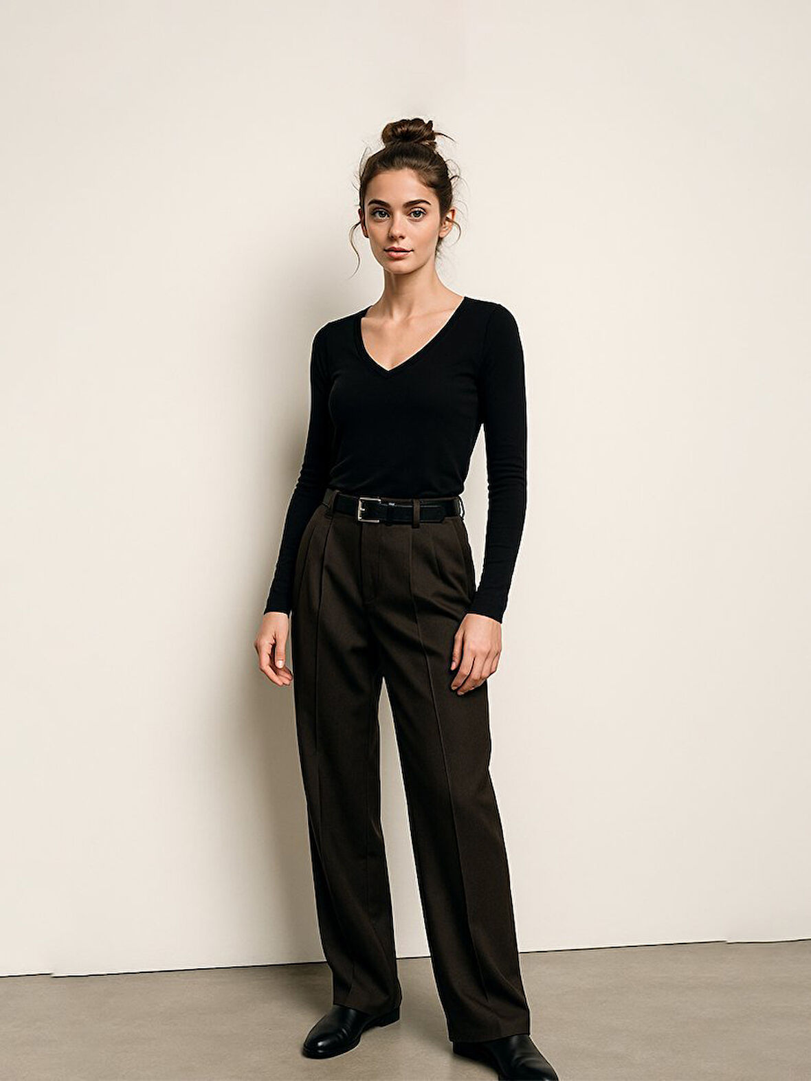 Uzun Kollu V Yaka Basic Siyah Sweatshırt