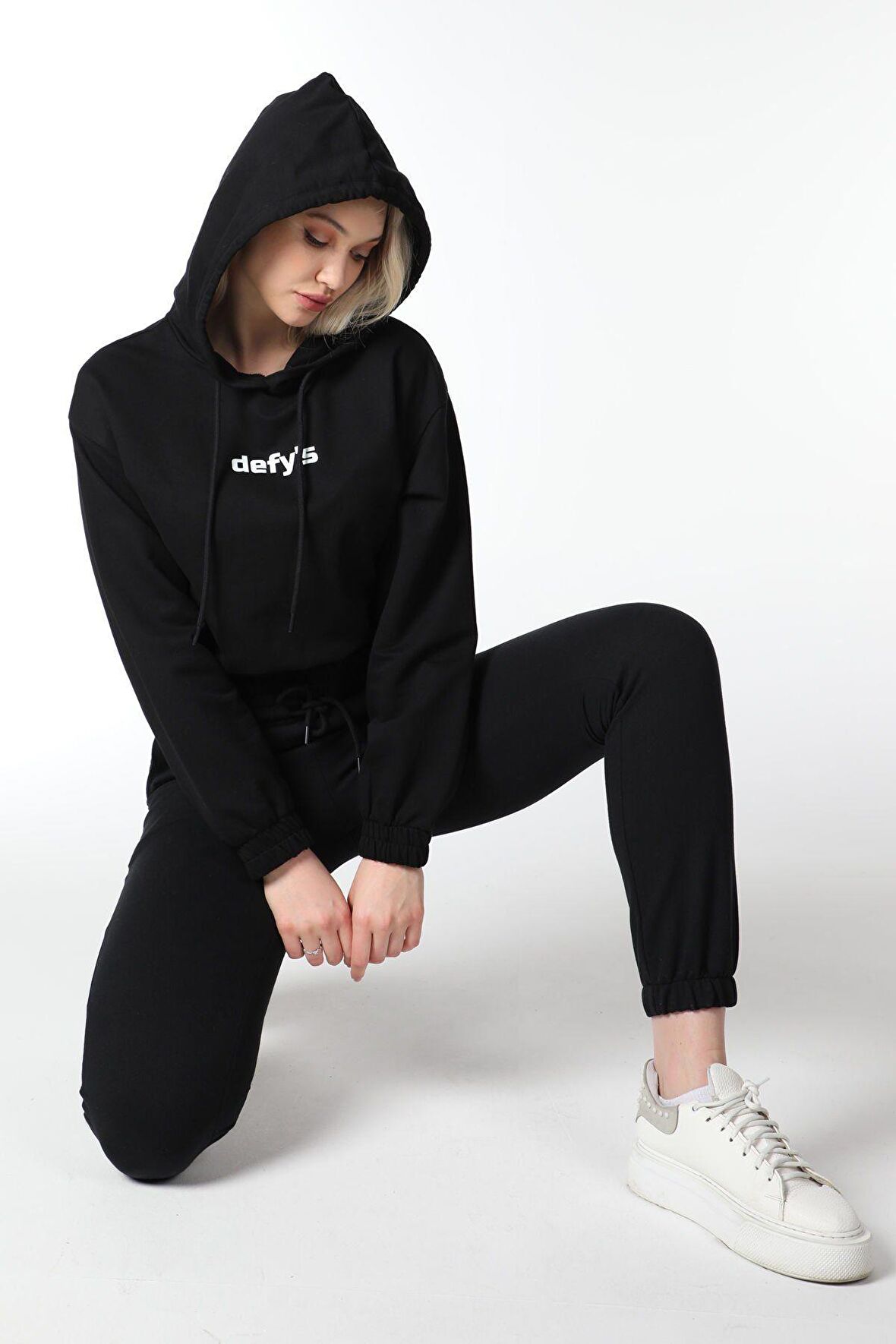 defy's KADIN BASKILI KAPÜŞONLU CROP SWEAT SİYAH - S