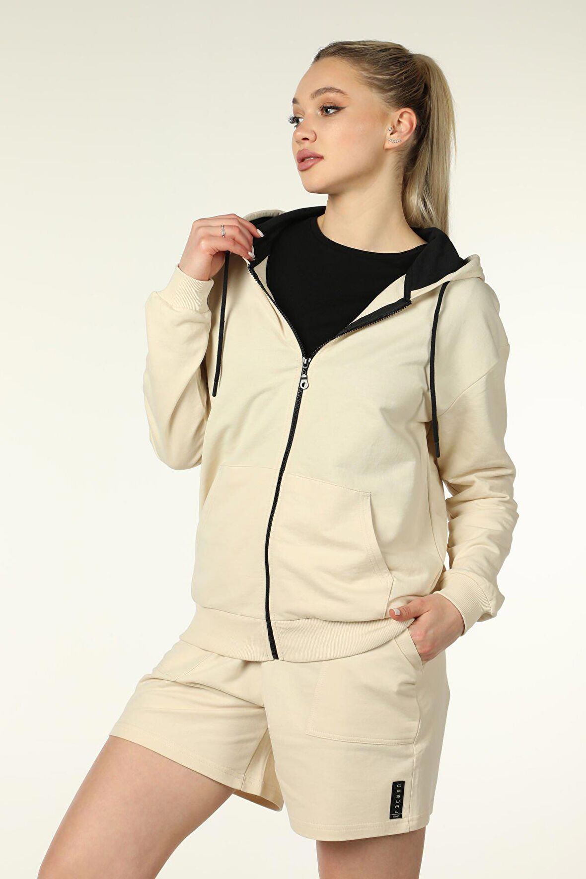 defy's KADIN KAPÜŞONLU FERMUARLI OVERSIZE SWEATSHIRT BEJ - M