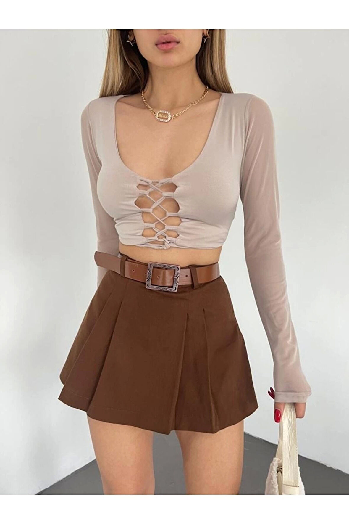 Kadın Kahverengi Piliseli Kemerli Mini Şortlu Etek