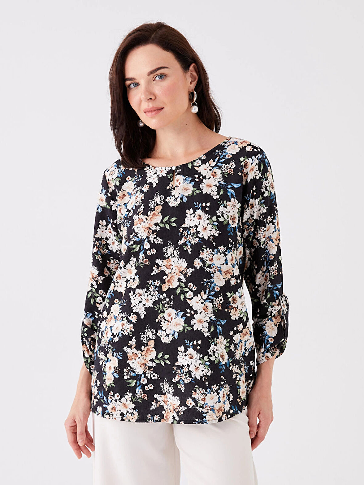 LCW Grace Siyah Bisiklet Yaka Çiçekli Uzun Kollu Kadın Bluz