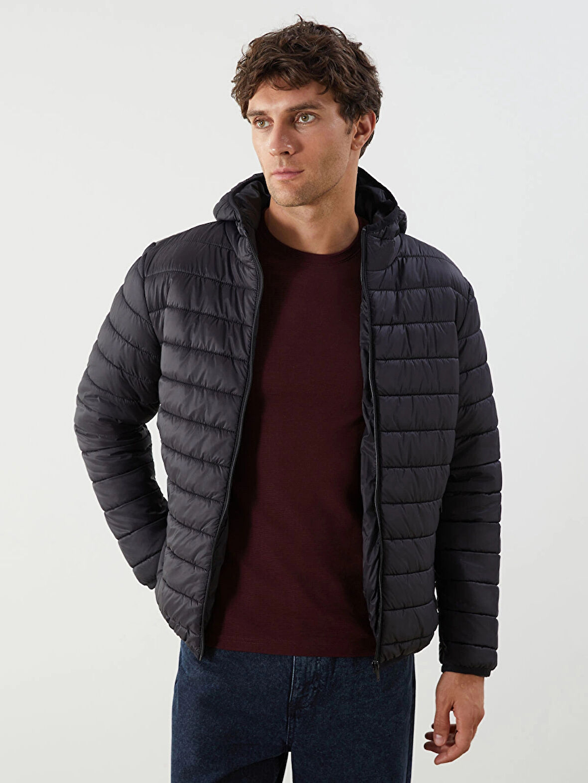 LCWAIKIKI Classic Siyah Standart Kalıp Kapüşonlu Erkek Şişme Mont