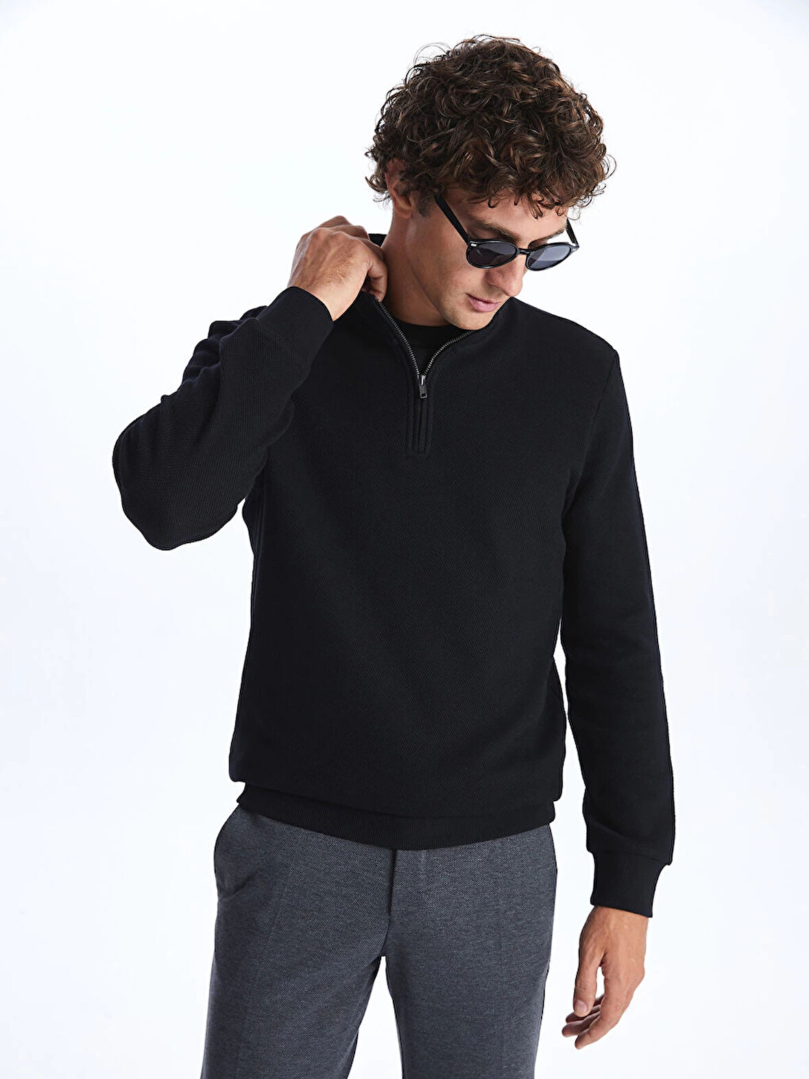 LCWAIKIKI Classic Siyah Dik Yaka Uzun Kollu Erkek Sweatshirt
