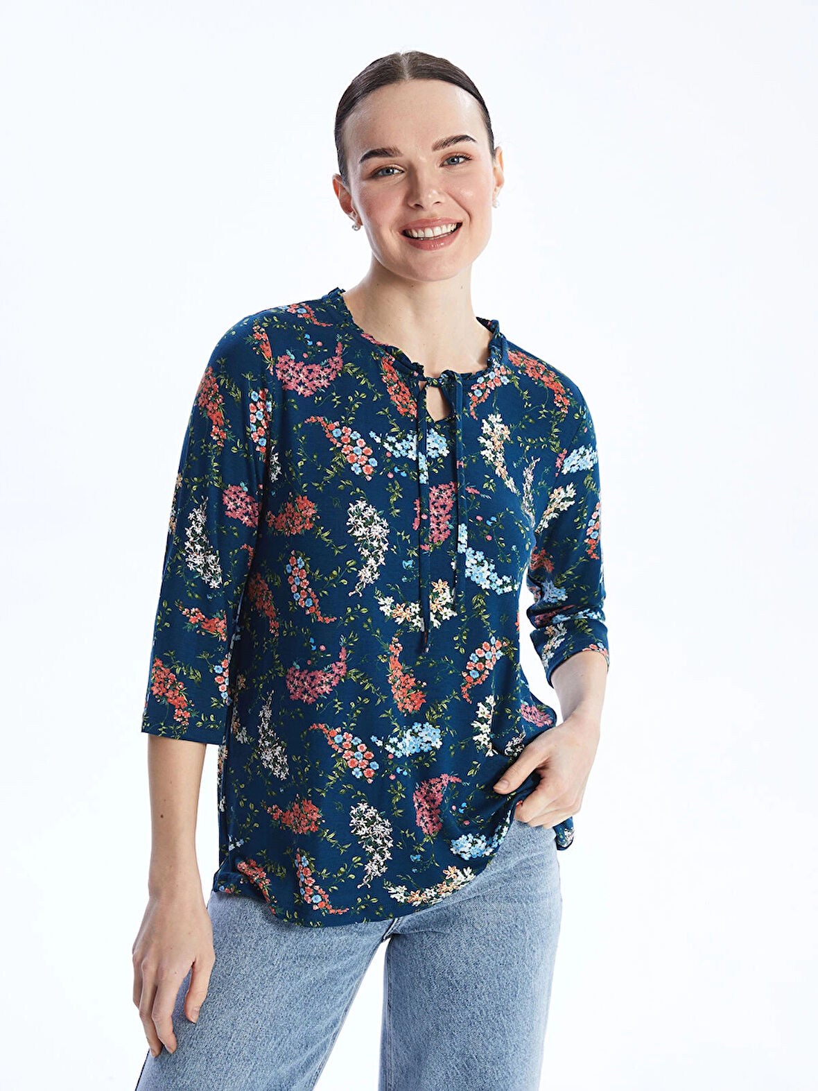 LCW Grace Karişik Bağlamalı Yaka Desenli Kadın Tişört