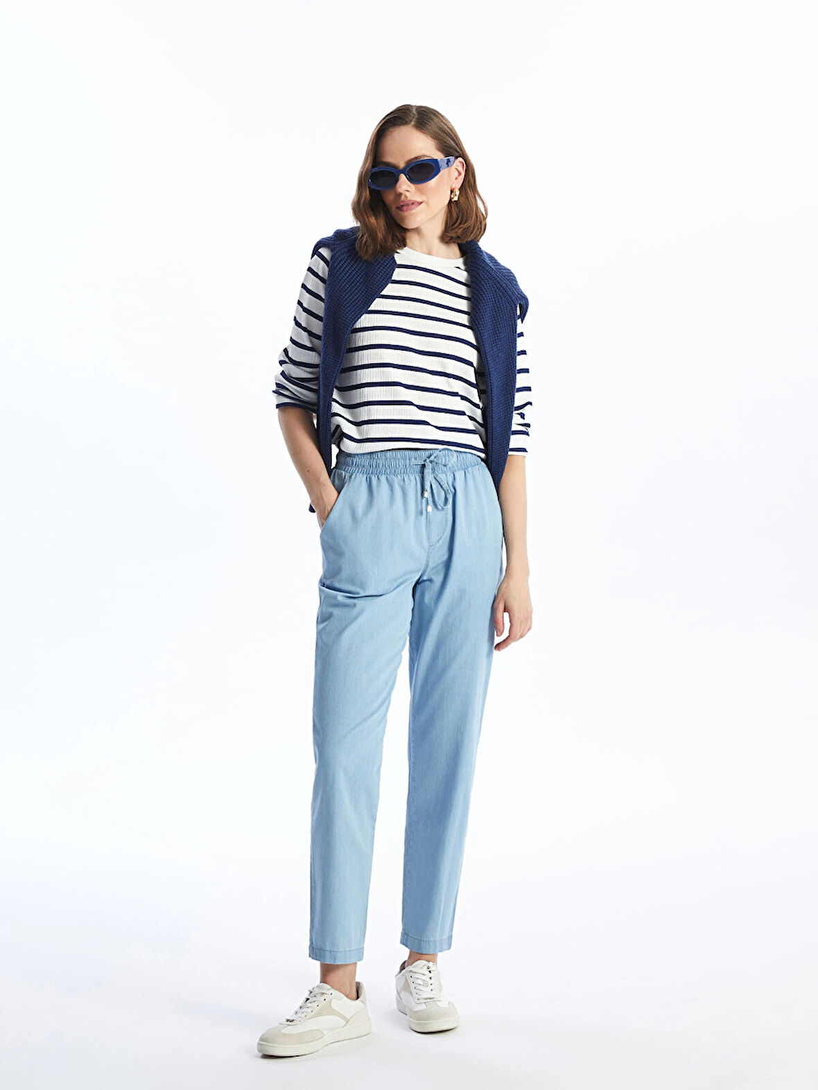 LCWAIKIKI Classic Bej Beli Lastikli Carrot Fit Kadın Jean Pantolon