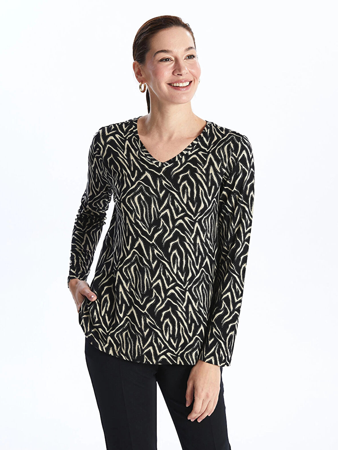 LCW Grace Siyah V Yaka Desenli Uzun Kollu Kadın Bluz
