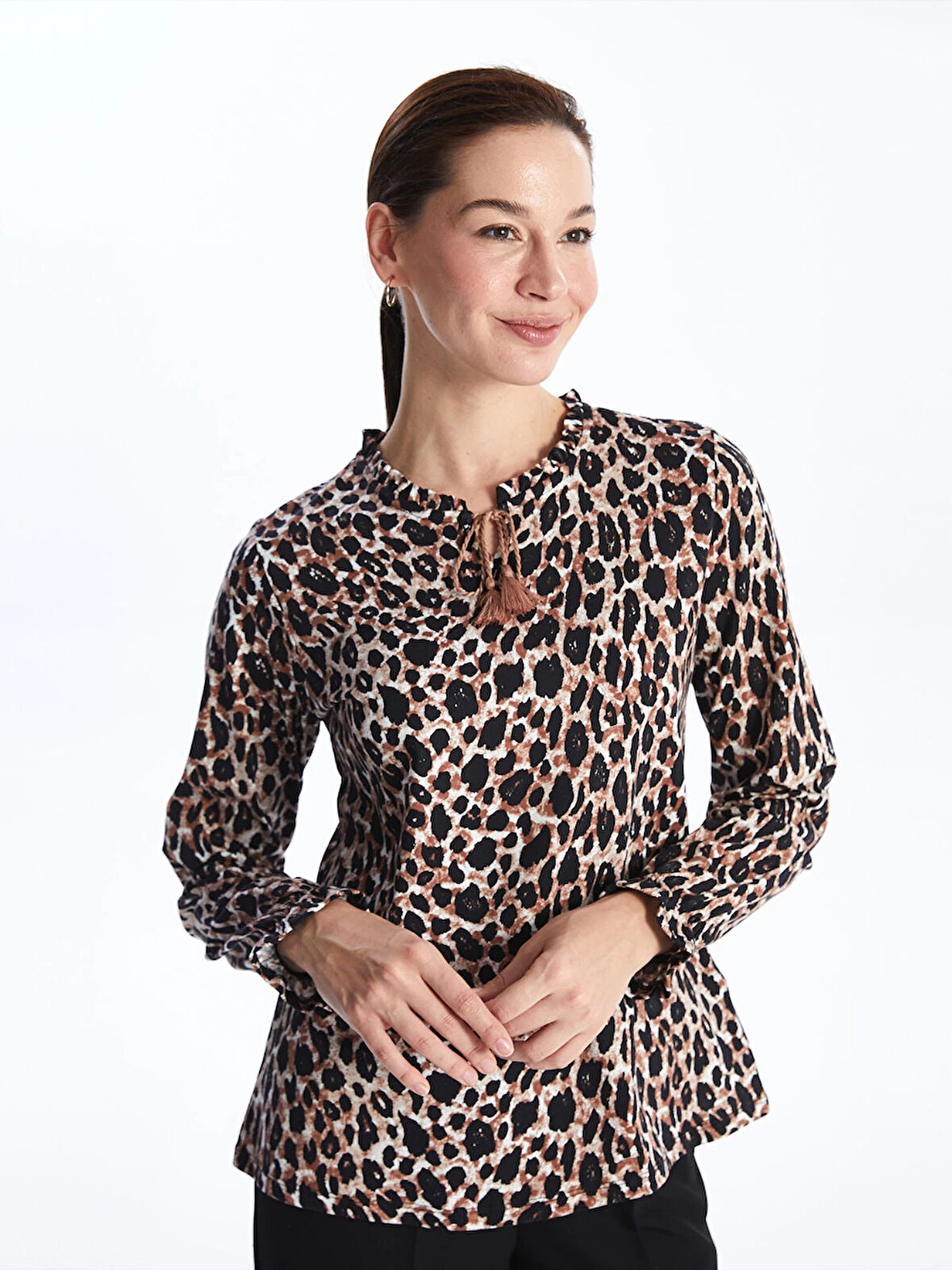 LCW Grace Ekru Bağlamalı Yaka Desenli Uzun Kollu Kadın Bluz