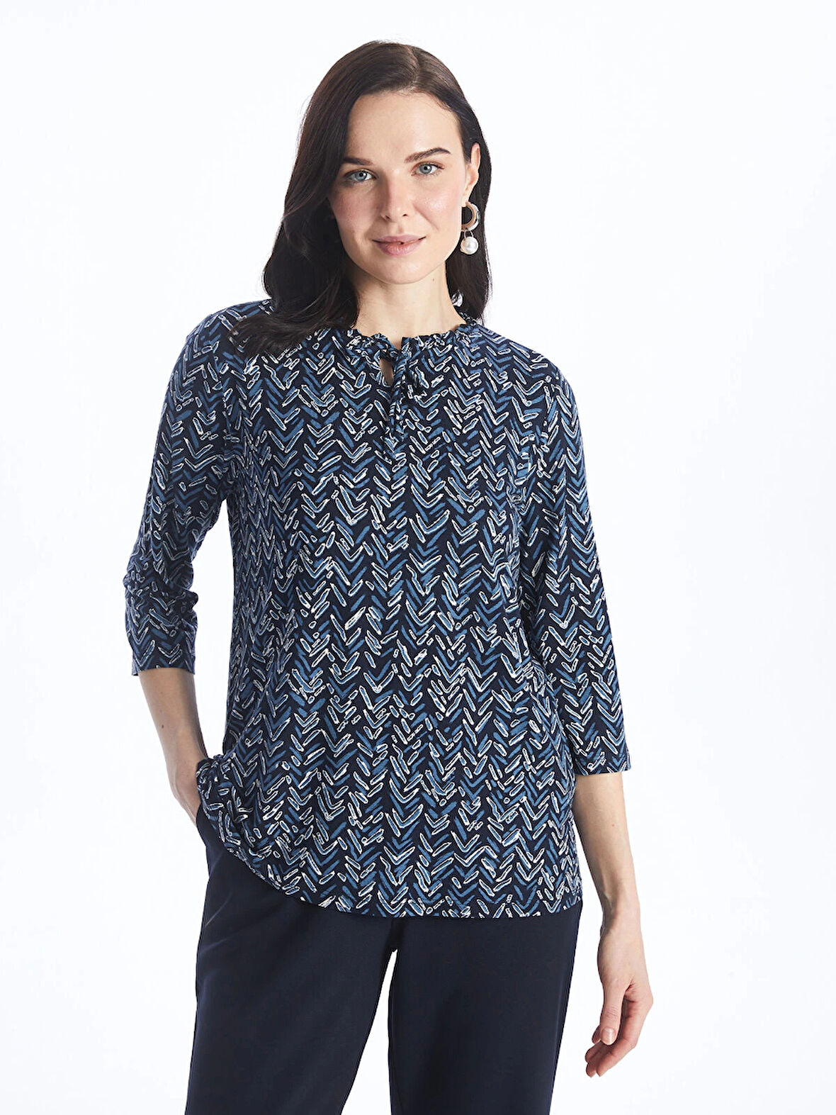 LCW Grace Lacivert Bağlamalı Yaka Desenli Kadın Tişört