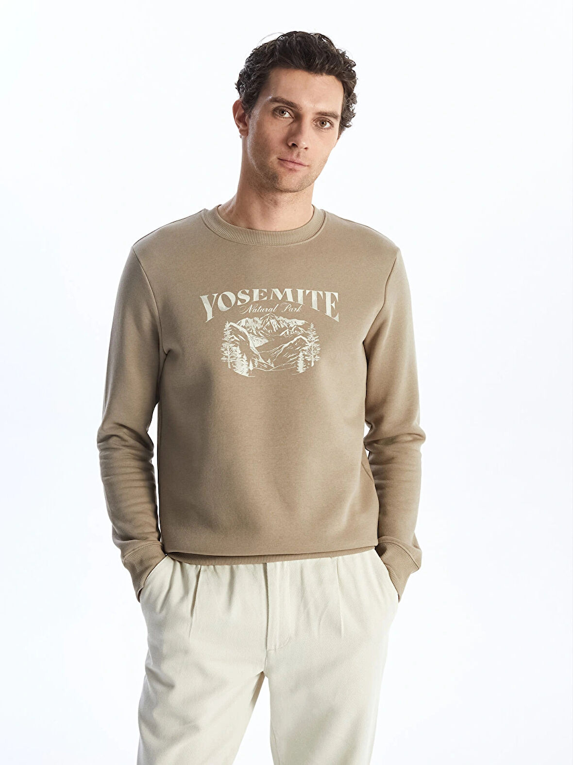 LCWAIKIKI Classic Bej Bisiklet Yaka Baskılı Erkek Kalın Sweatshirt