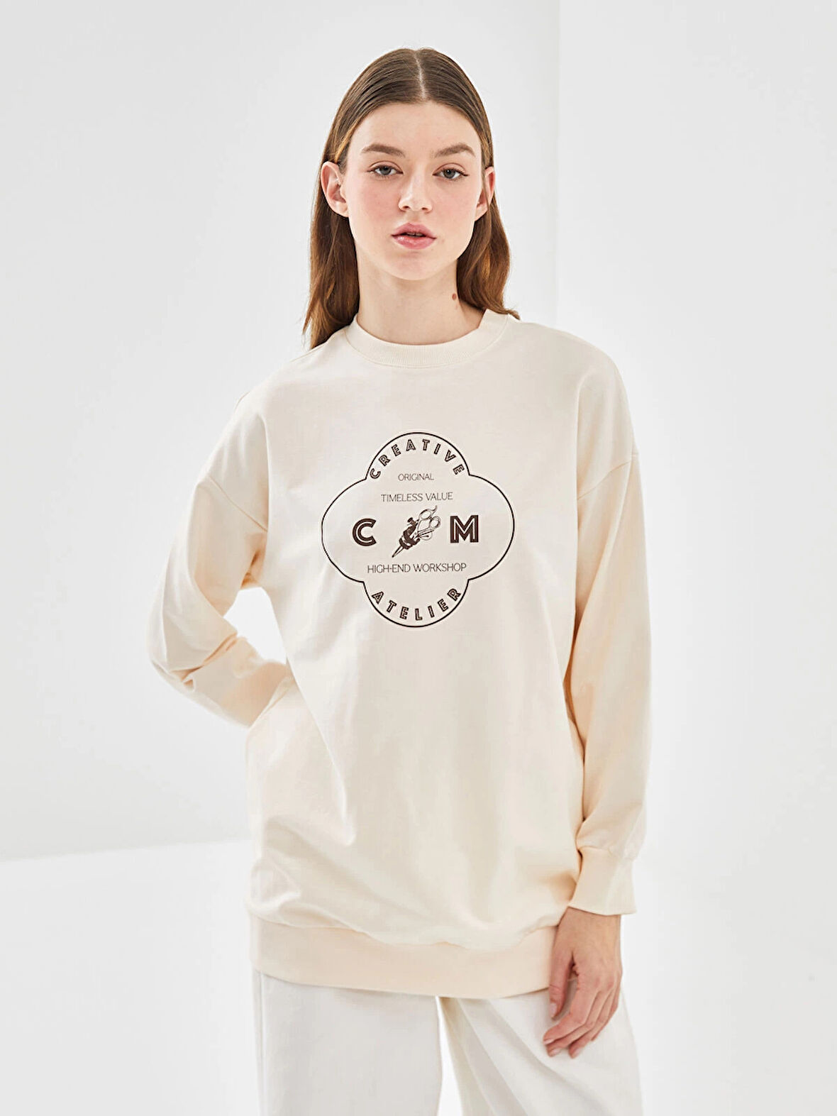 LCW Modest Ekru Bisiklet Yaka Baskılı Kadın Sweatshirt Tunik