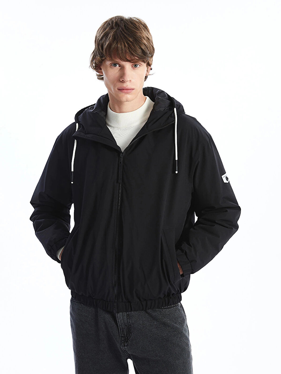 XSIDE Siyah Rahat Kalıp Kapüşonlu Erkek Orta Kalın Mont